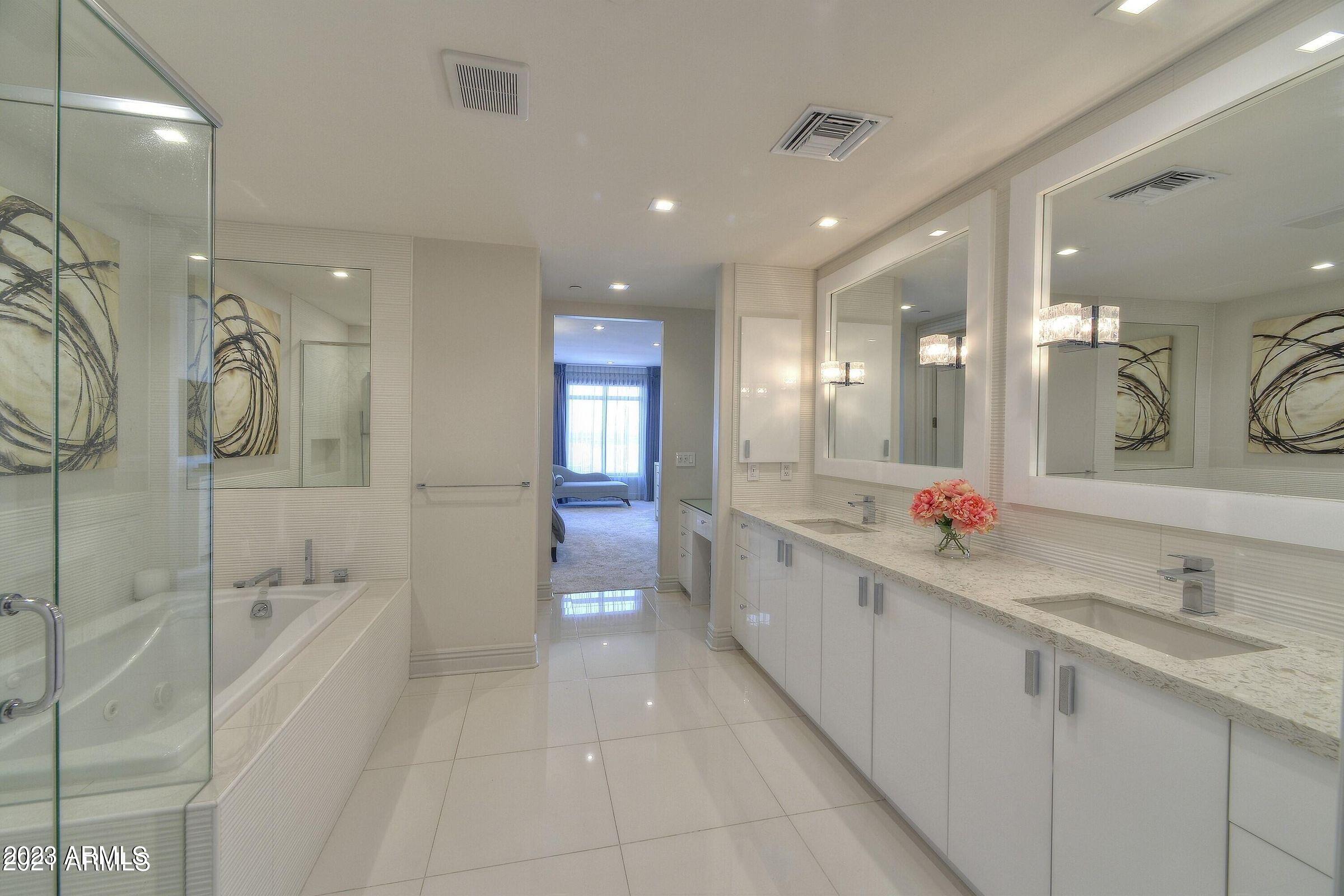 7181 E CAMELBACK Road, 1002