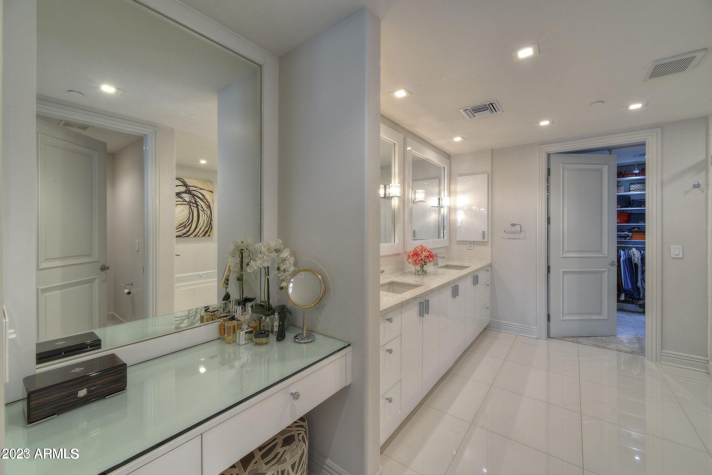 7181 E CAMELBACK Road, 1002