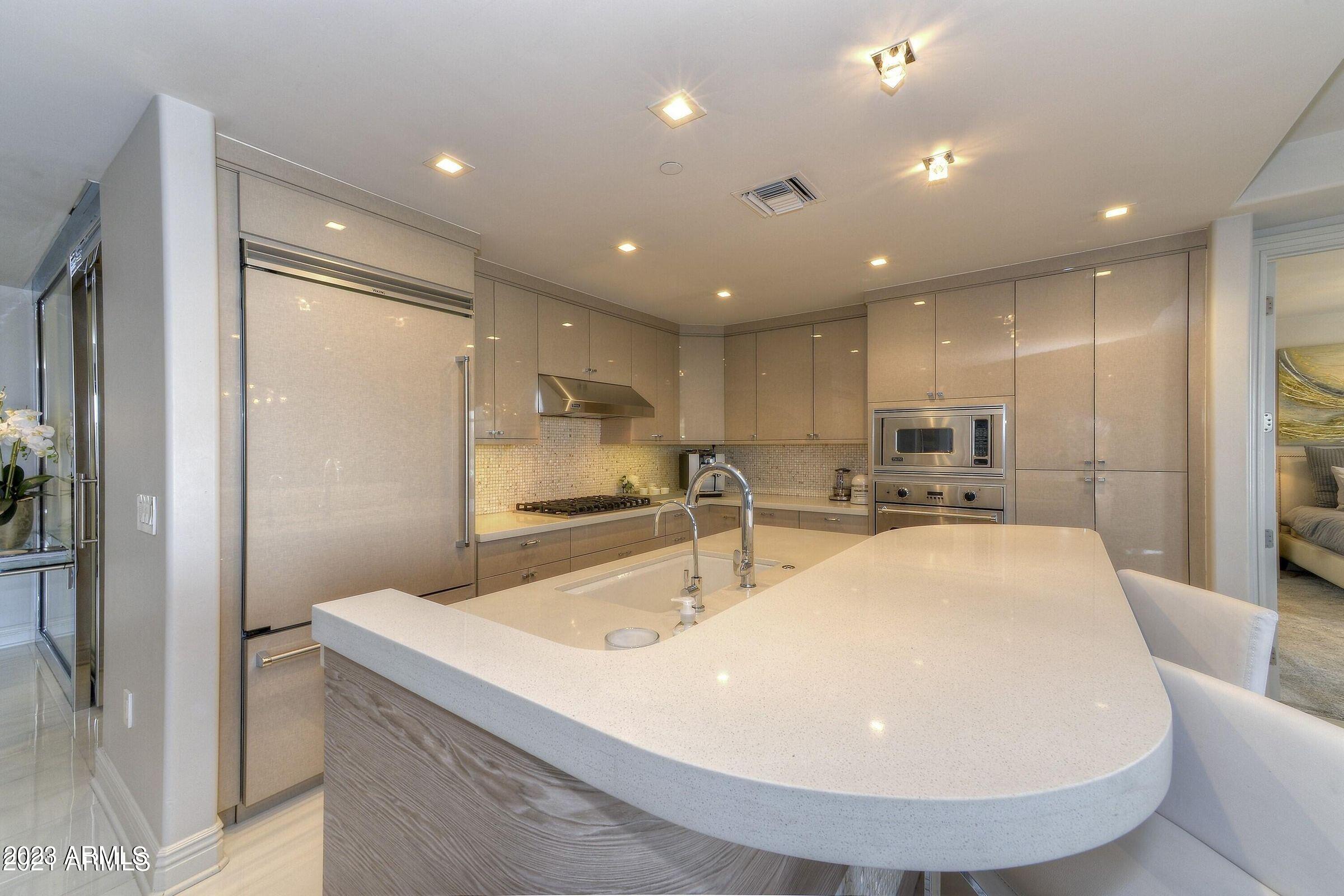 7181 E CAMELBACK Road, 1002