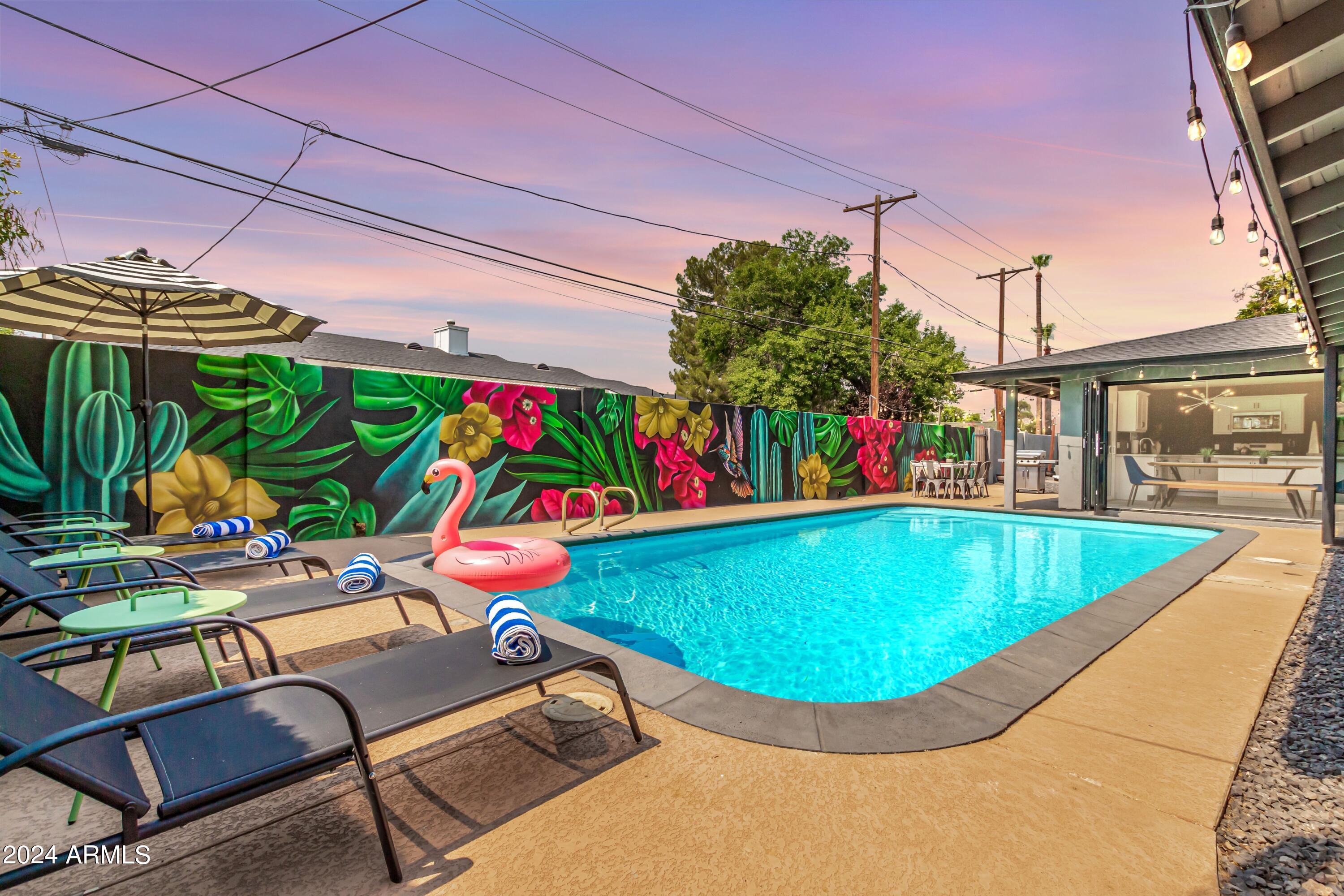 4111 E ROMA Avenue