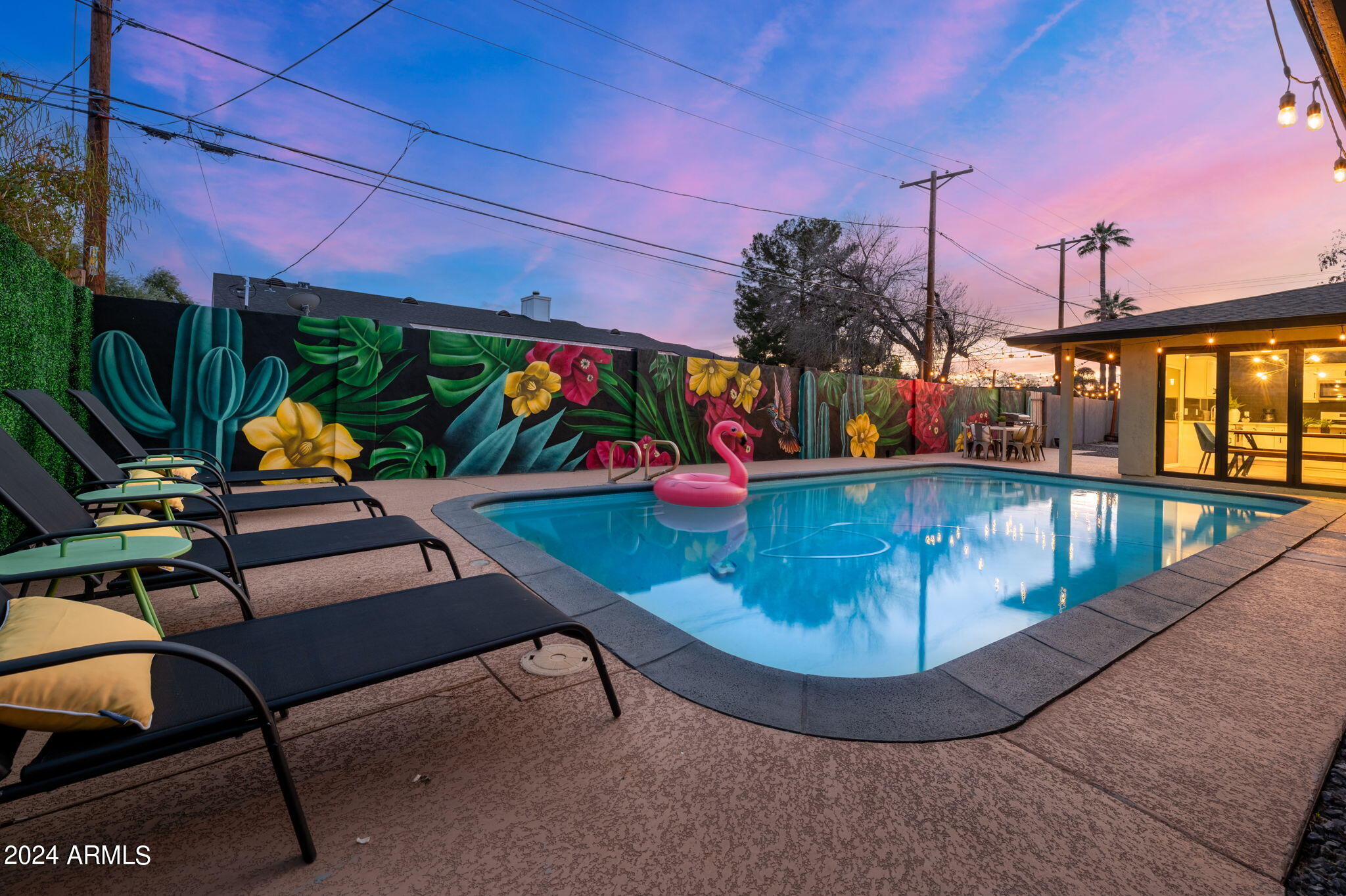 4111 E ROMA Avenue
