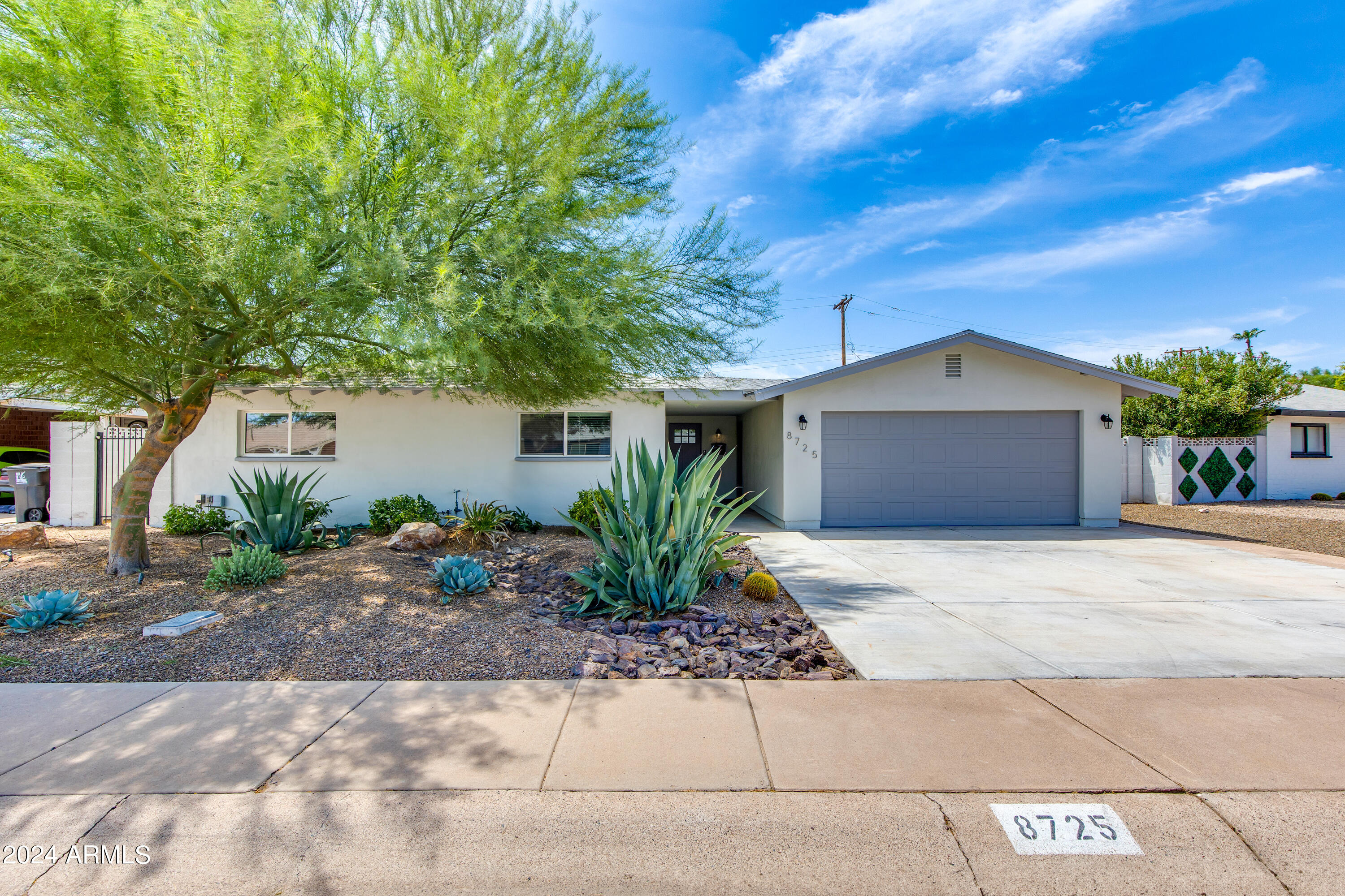 8725 E RANCHO VISTA Drive