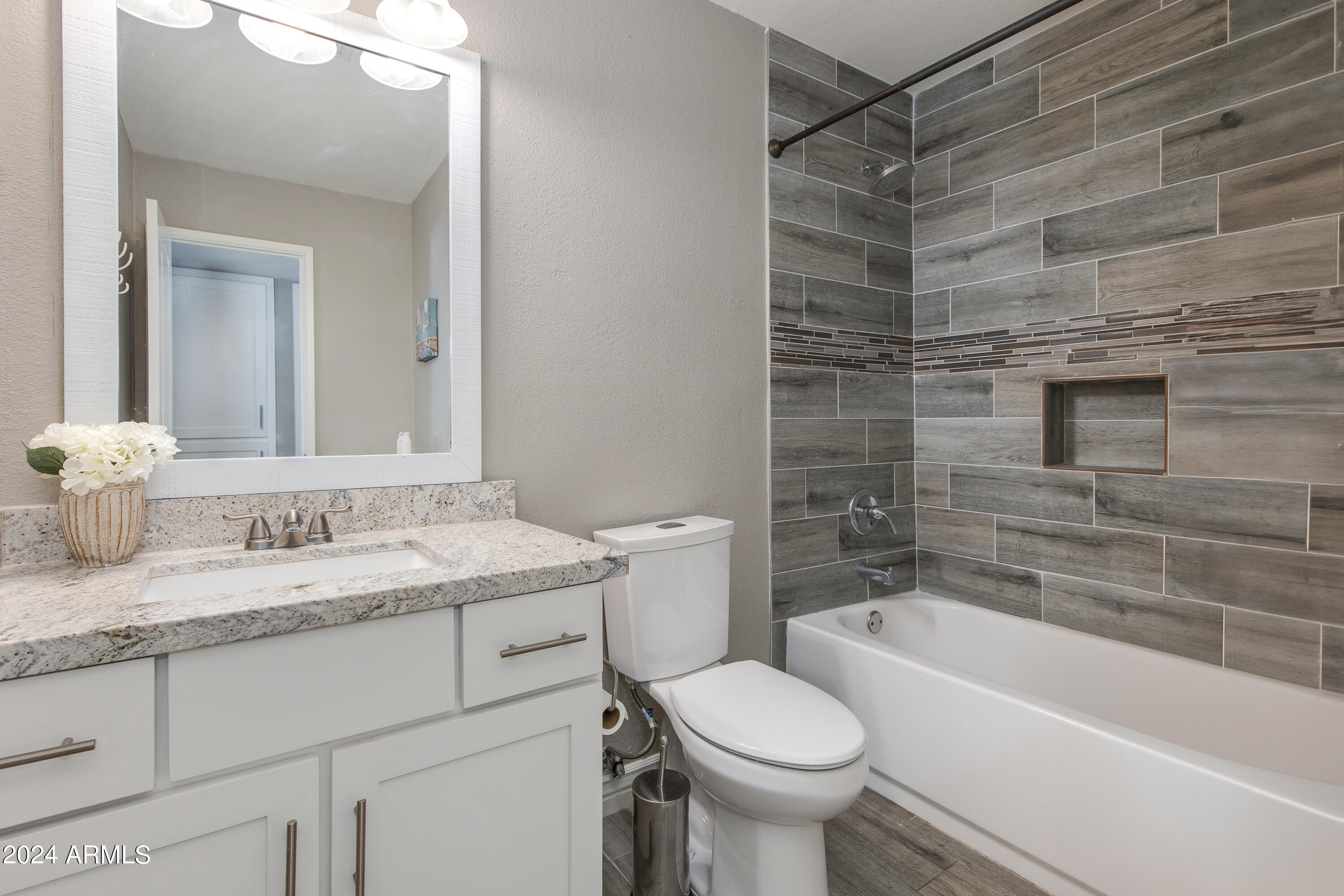 8725 E RANCHO VISTA Drive