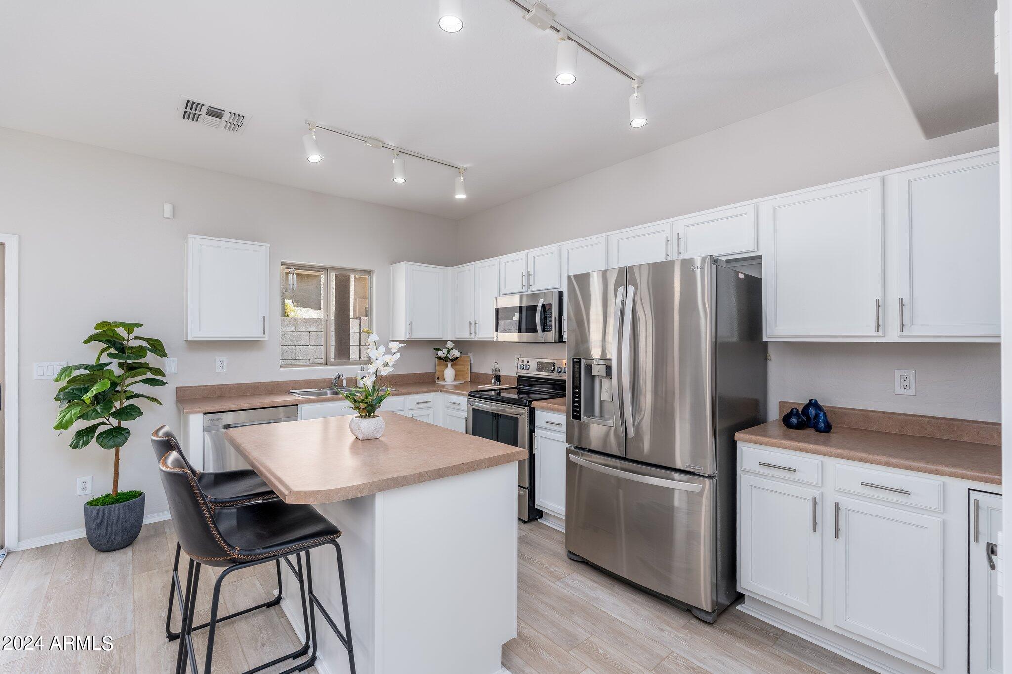 2708 E SCHILIRO Circle