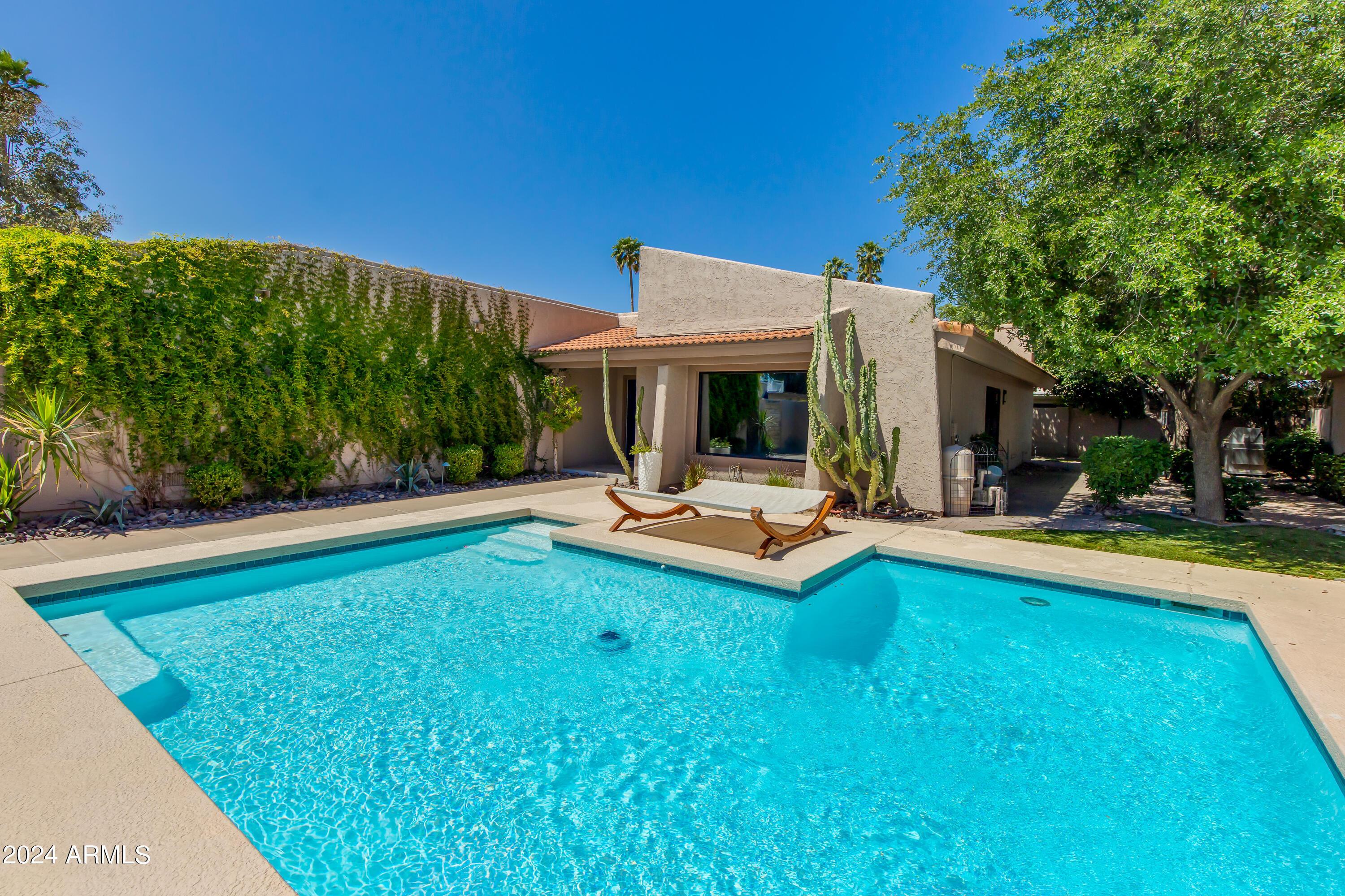 7118 N VIA DE ALEGRIA