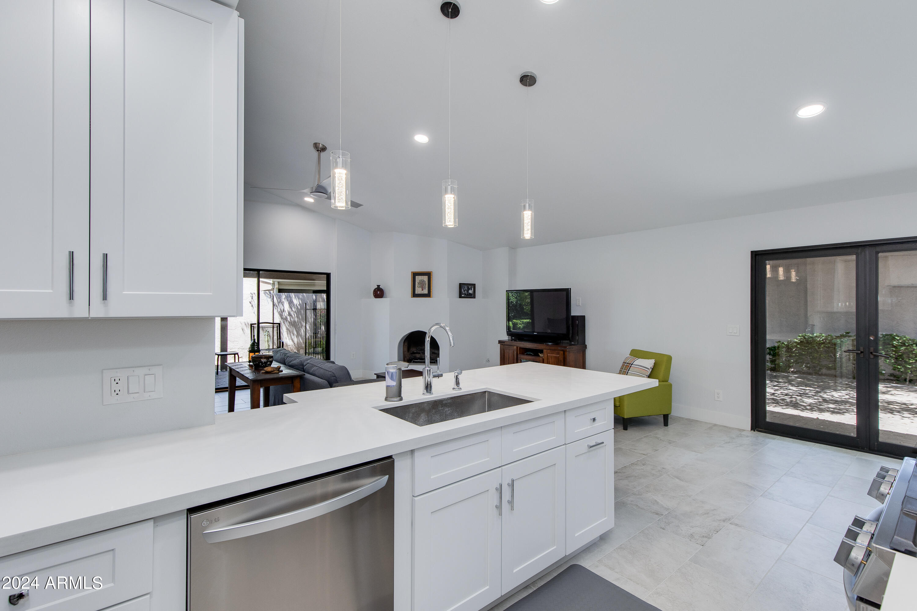 7118 N VIA DE ALEGRIA