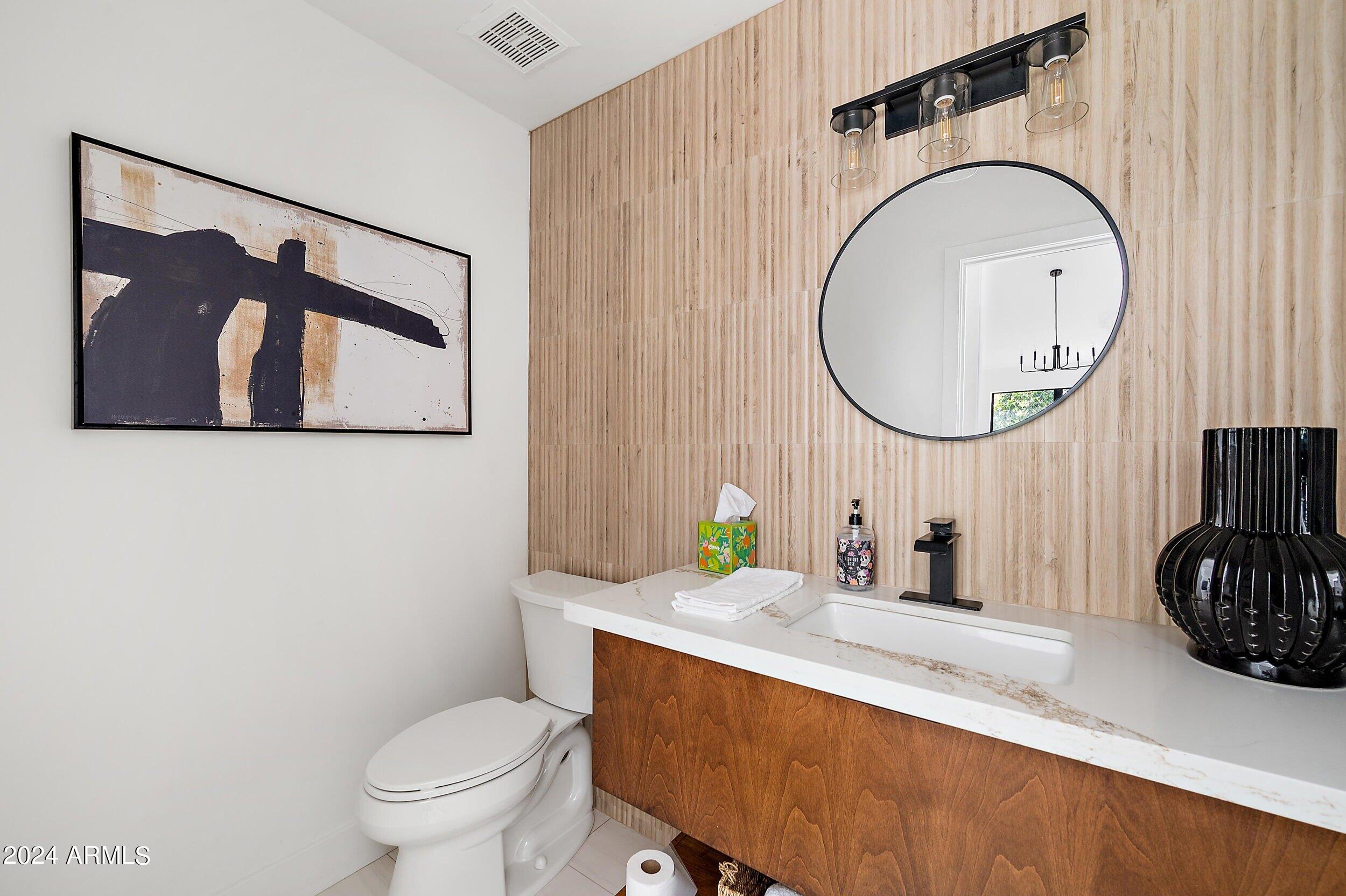 3817 E HIDDENVIEW Drive