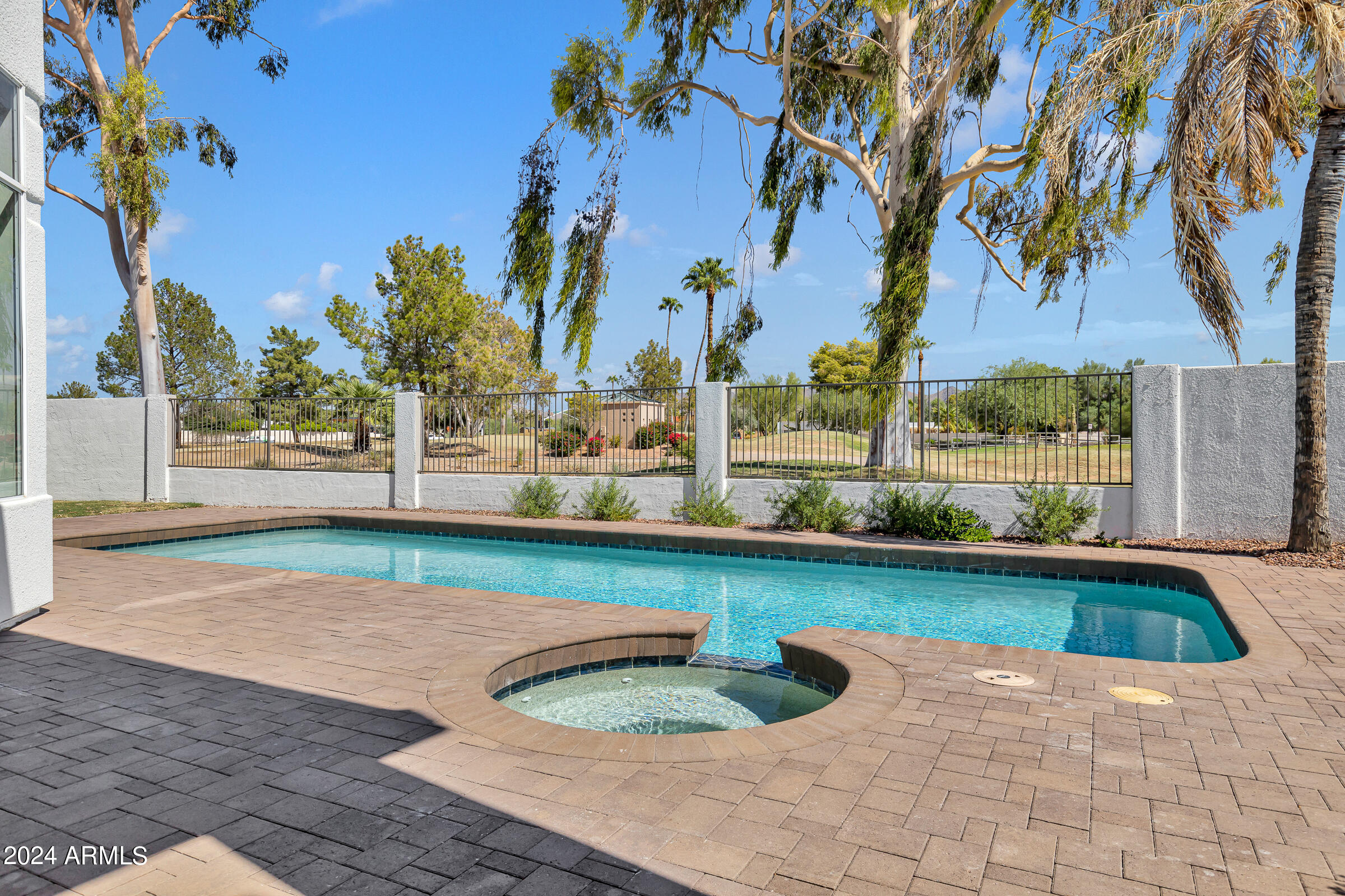 8396 E SUNNYSIDE Drive