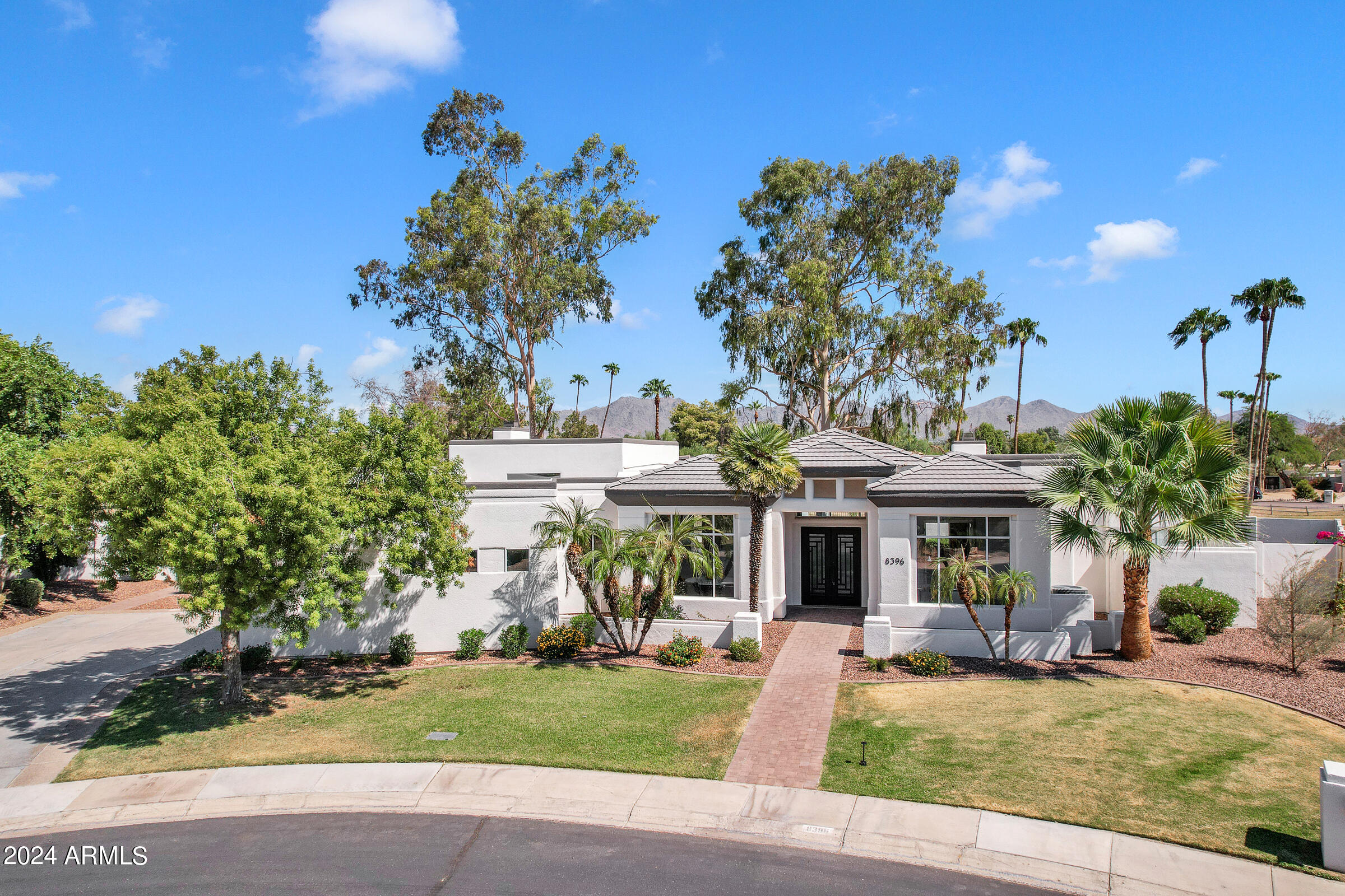 8396 E SUNNYSIDE Drive