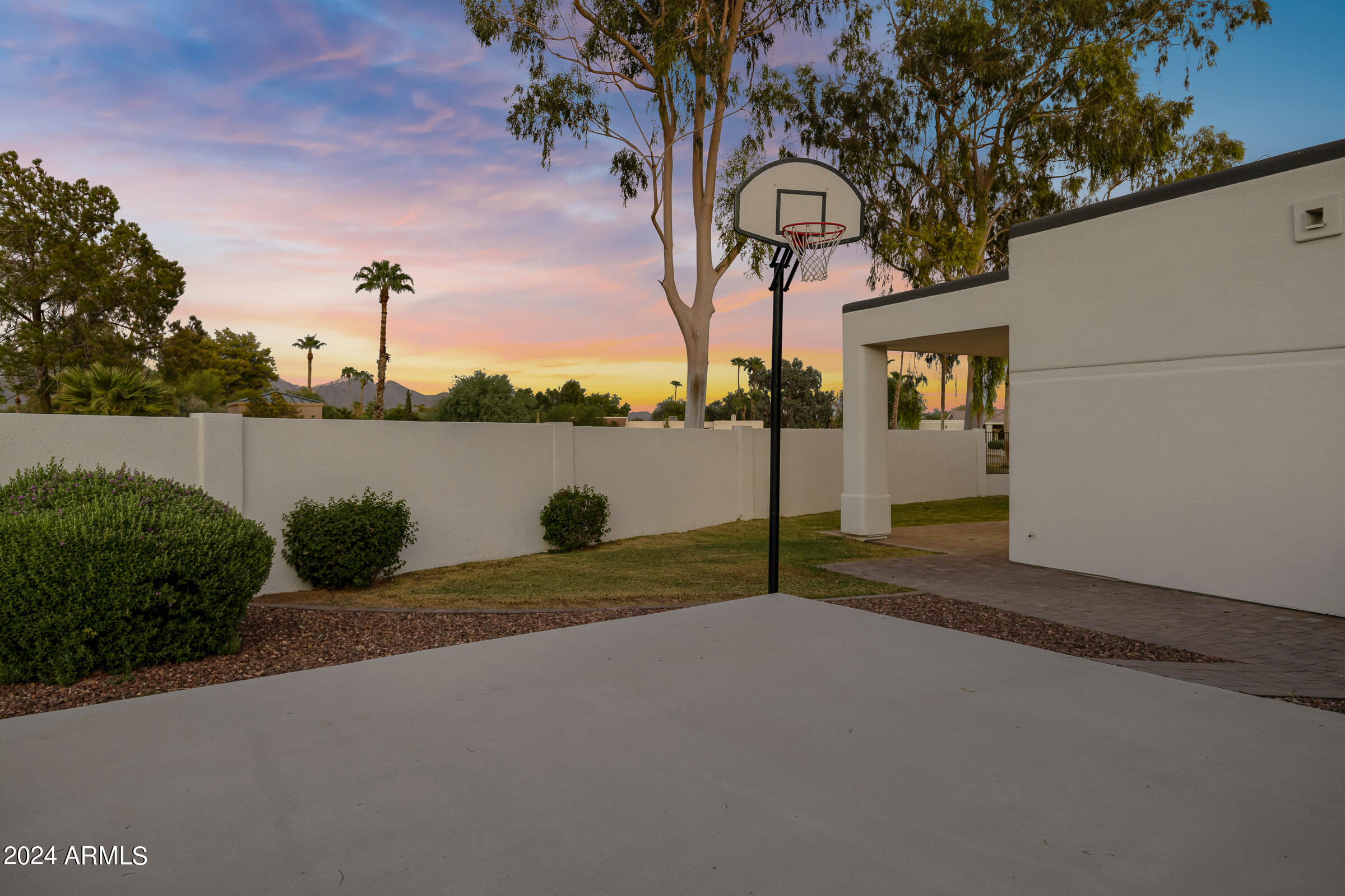 8396 E SUNNYSIDE Drive
