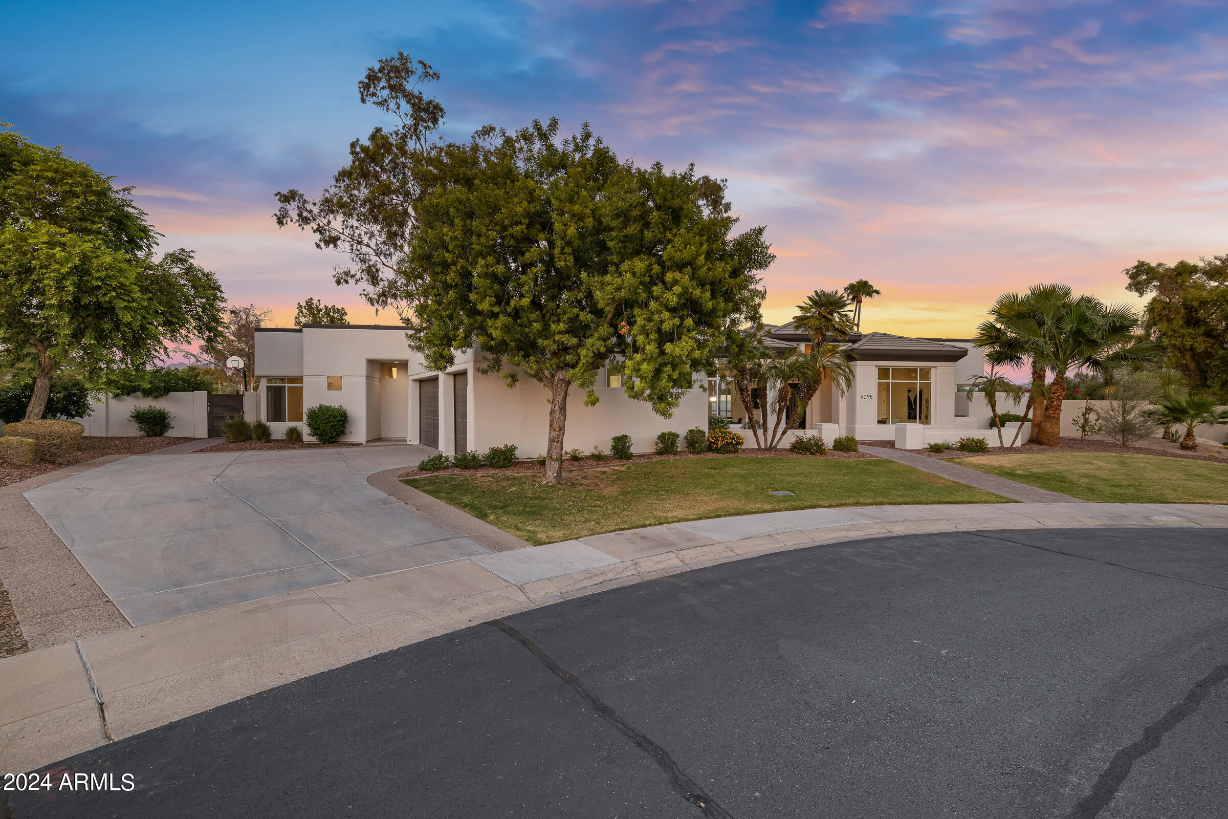 8396 E SUNNYSIDE Drive