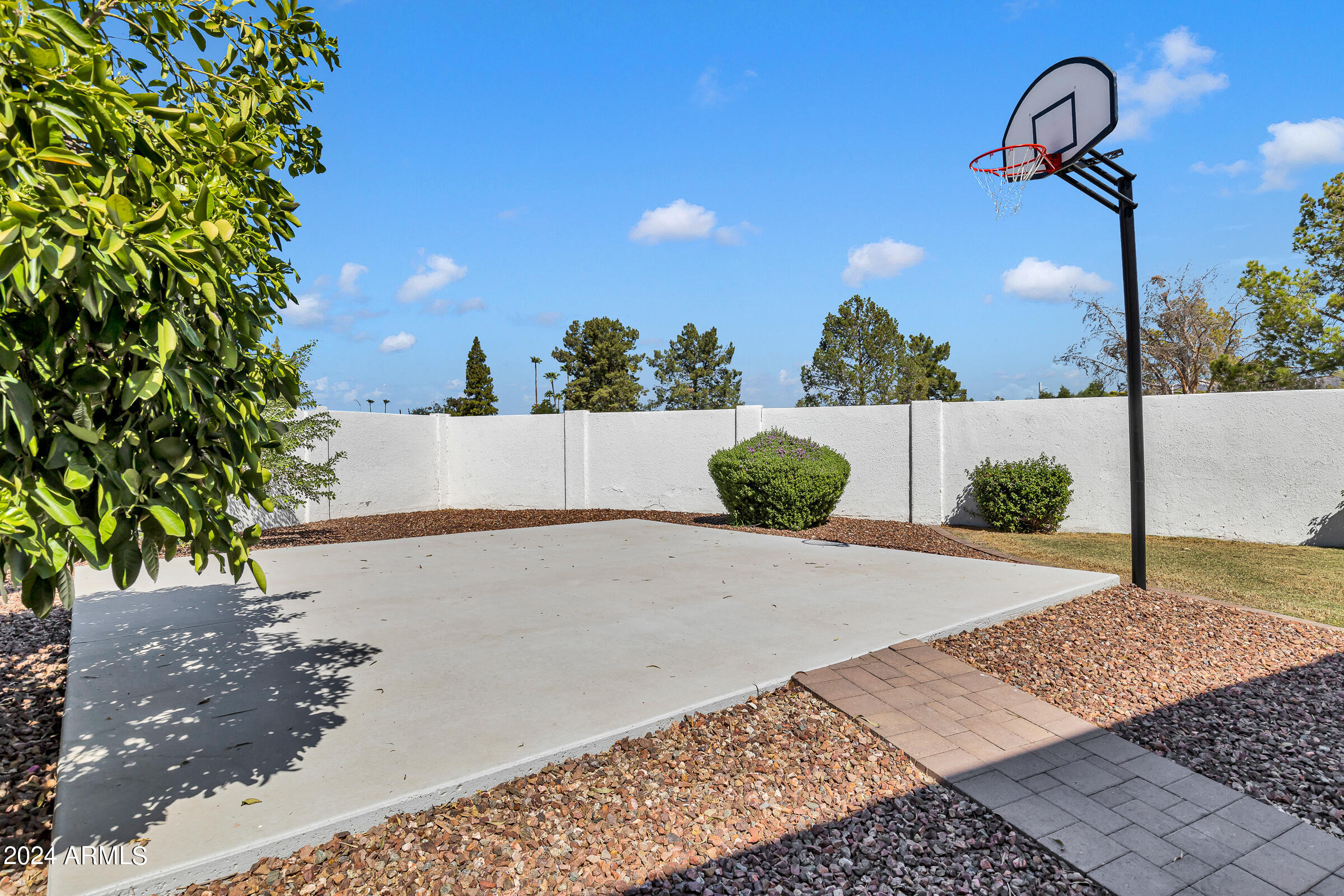 8396 E SUNNYSIDE Drive