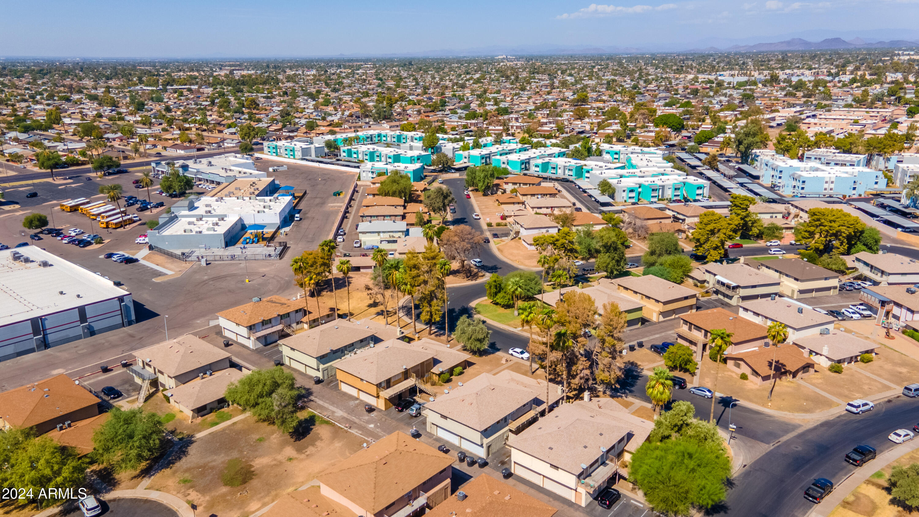 3307 W HARMONT Drive