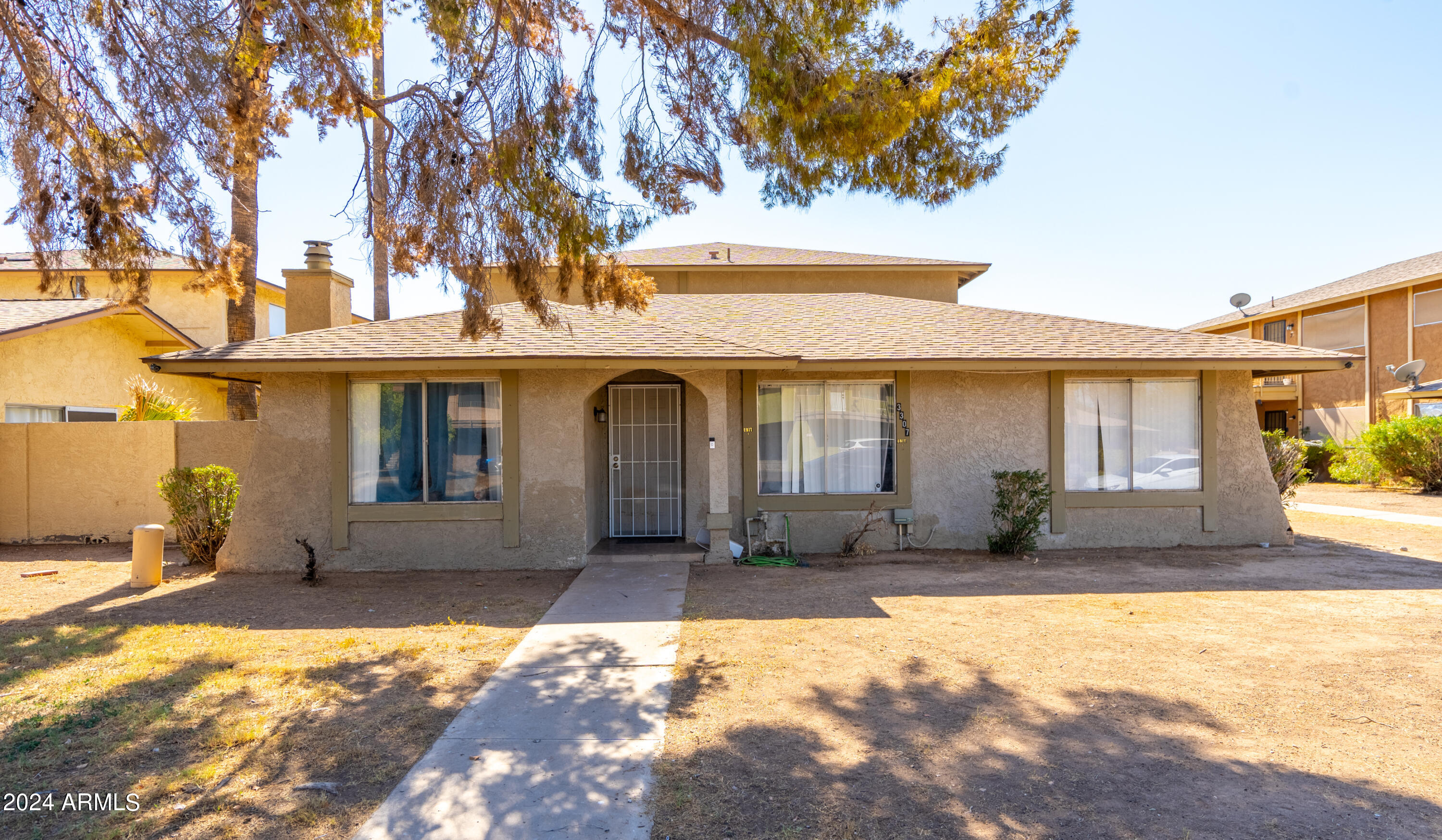 3307 W HARMONT Drive