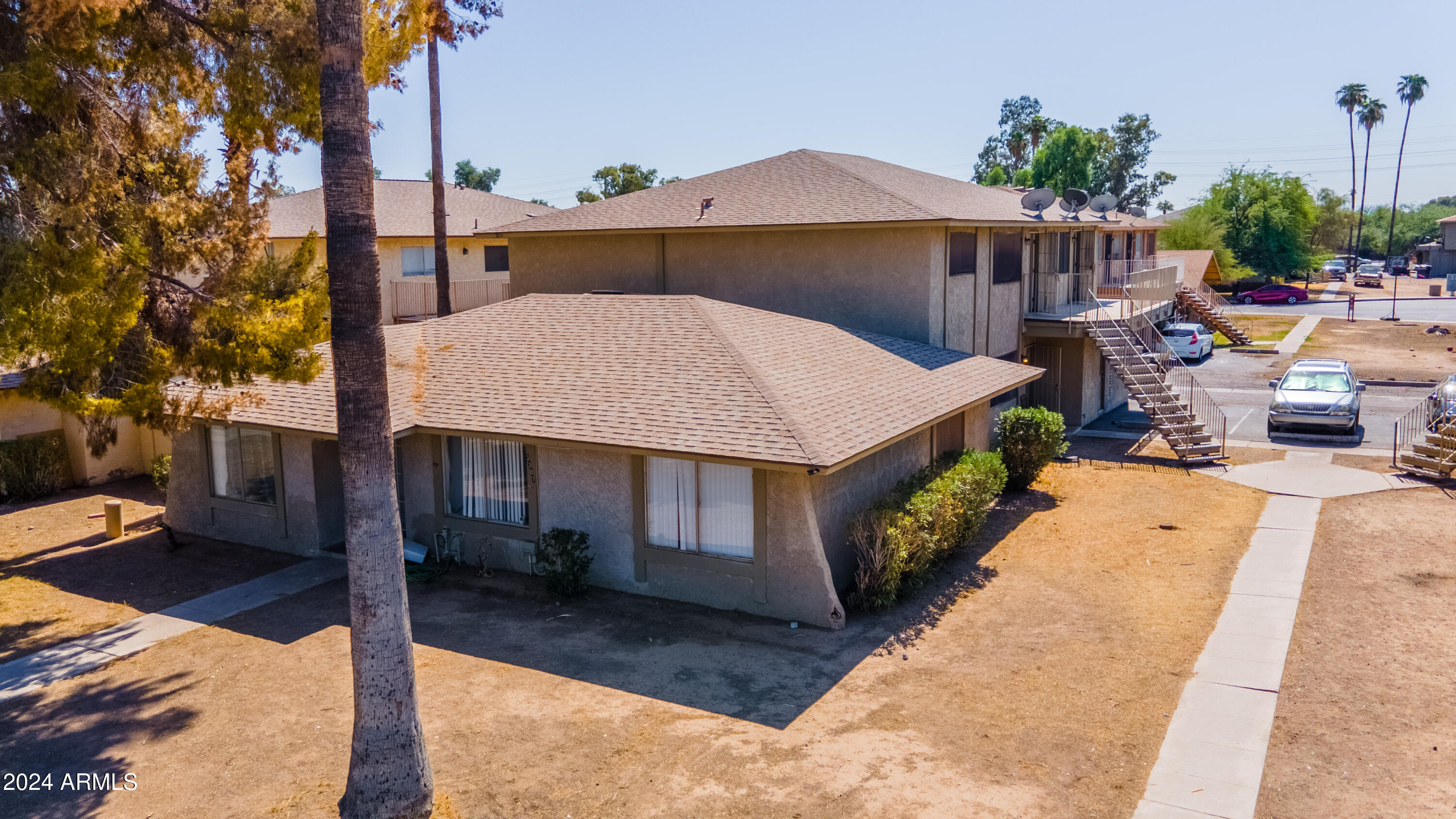 3307 W HARMONT Drive