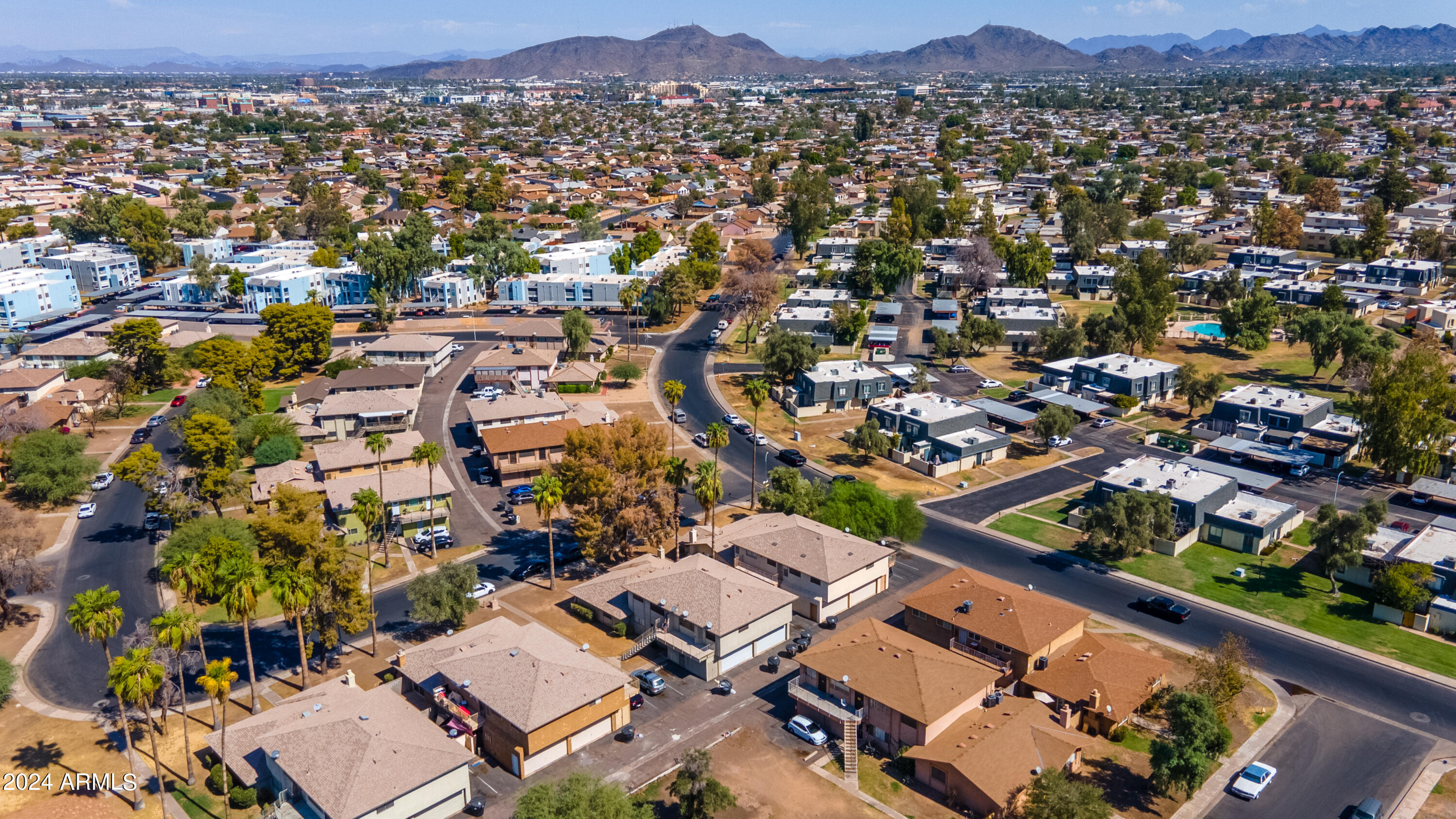 3307 W HARMONT Drive