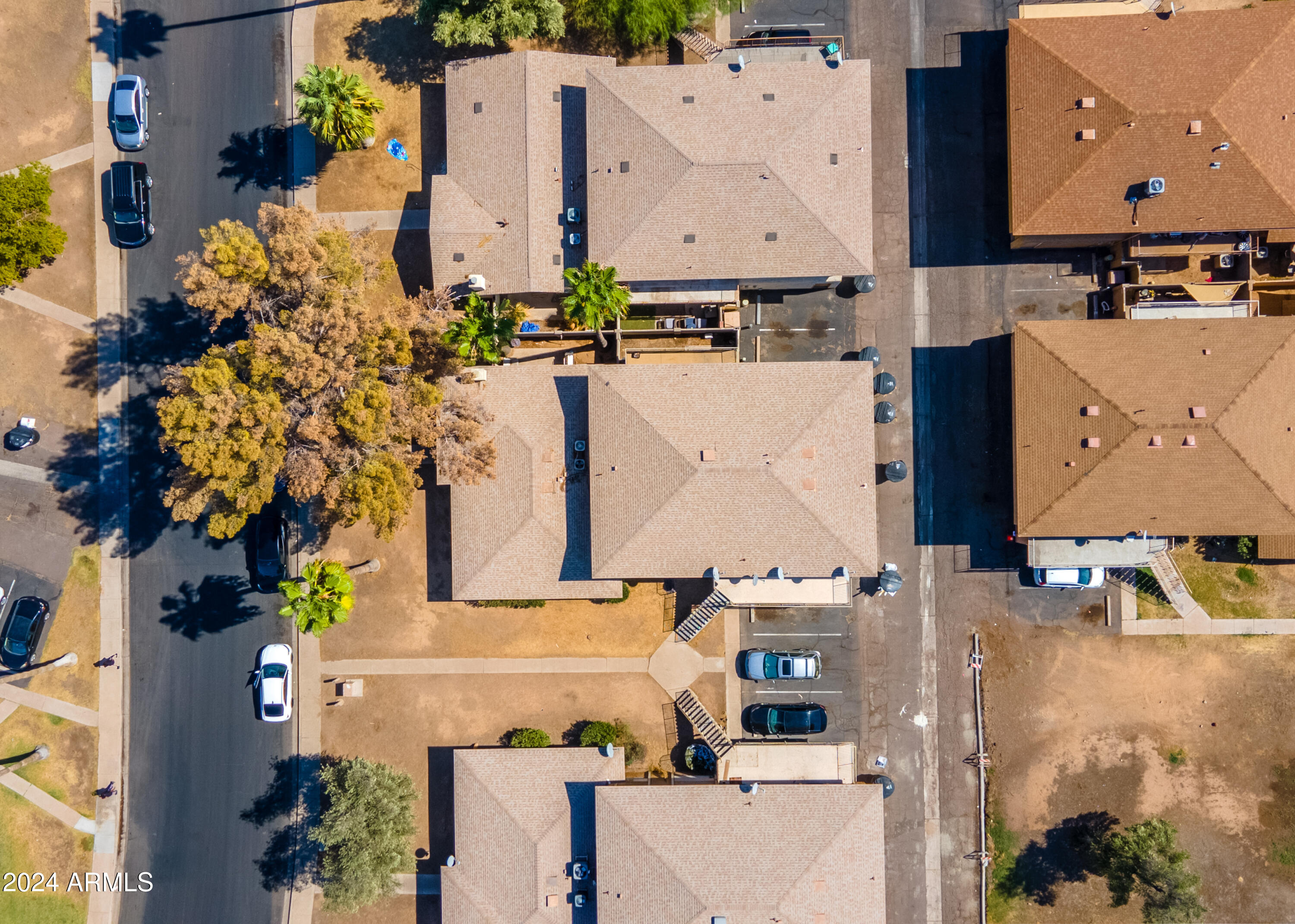 3307 W HARMONT Drive