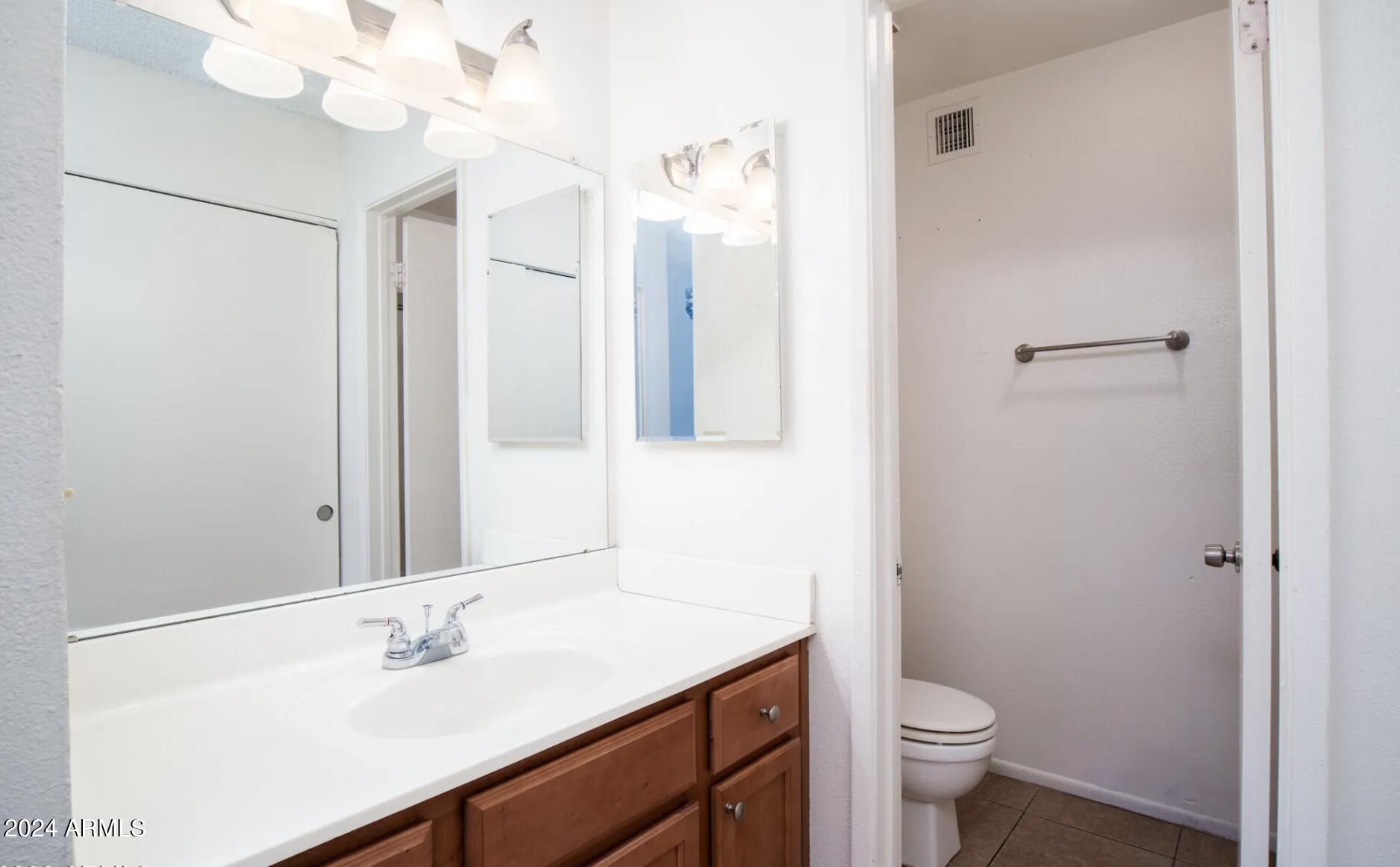 3307 W HARMONT Drive