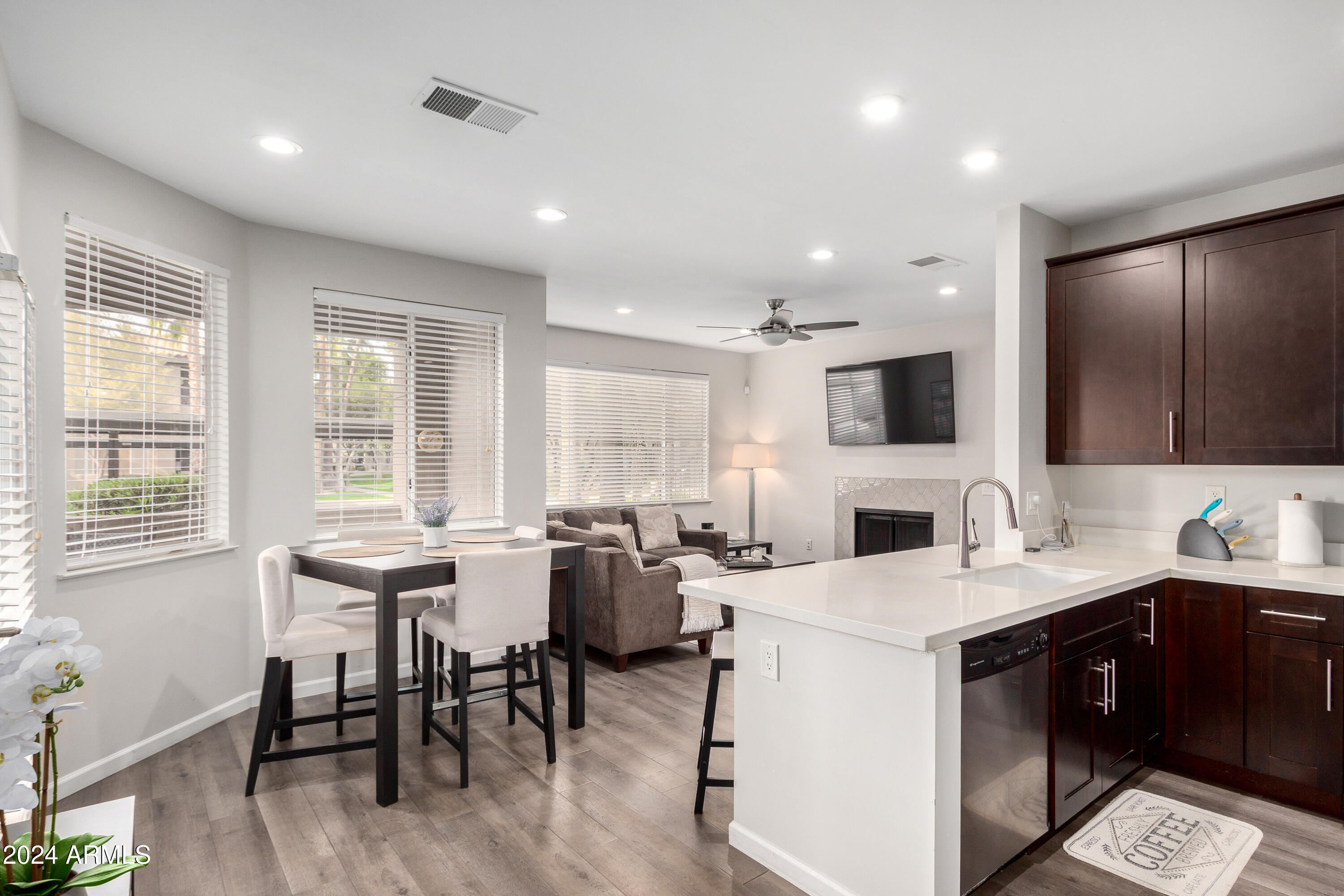 7009 E ACOMA Drive, 1143