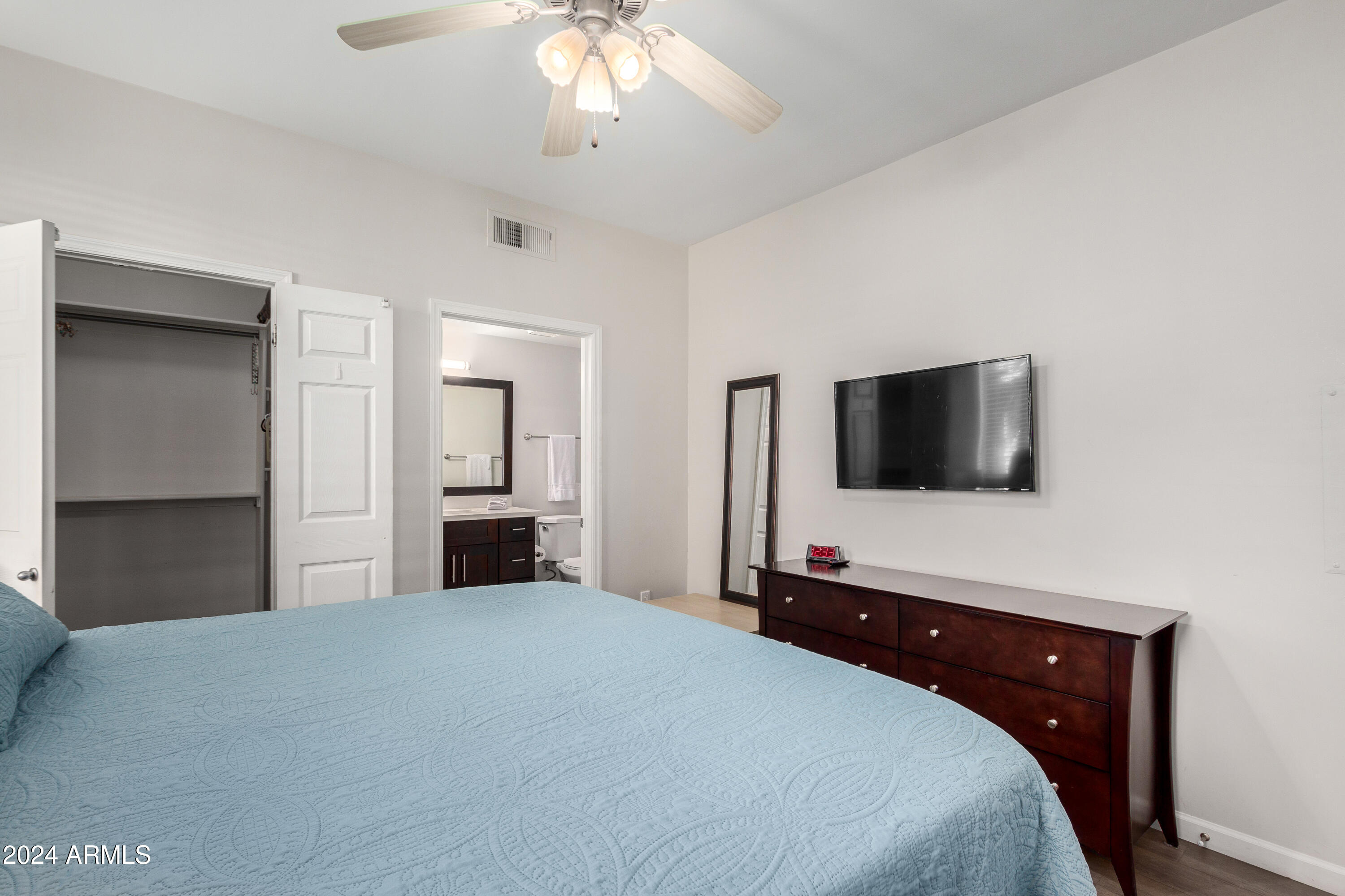 7009 E ACOMA Drive, 1143