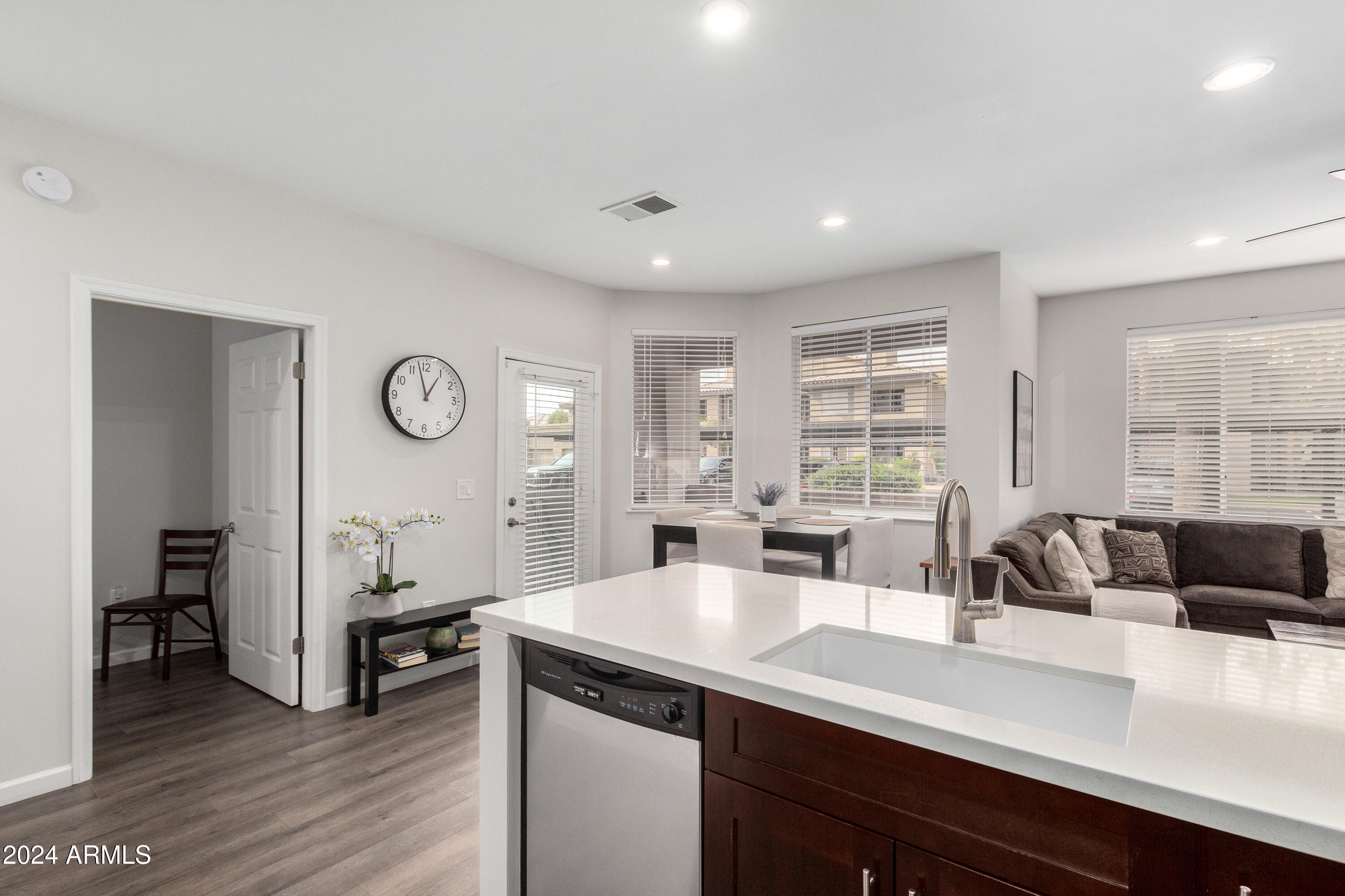 7009 E ACOMA Drive, 1143