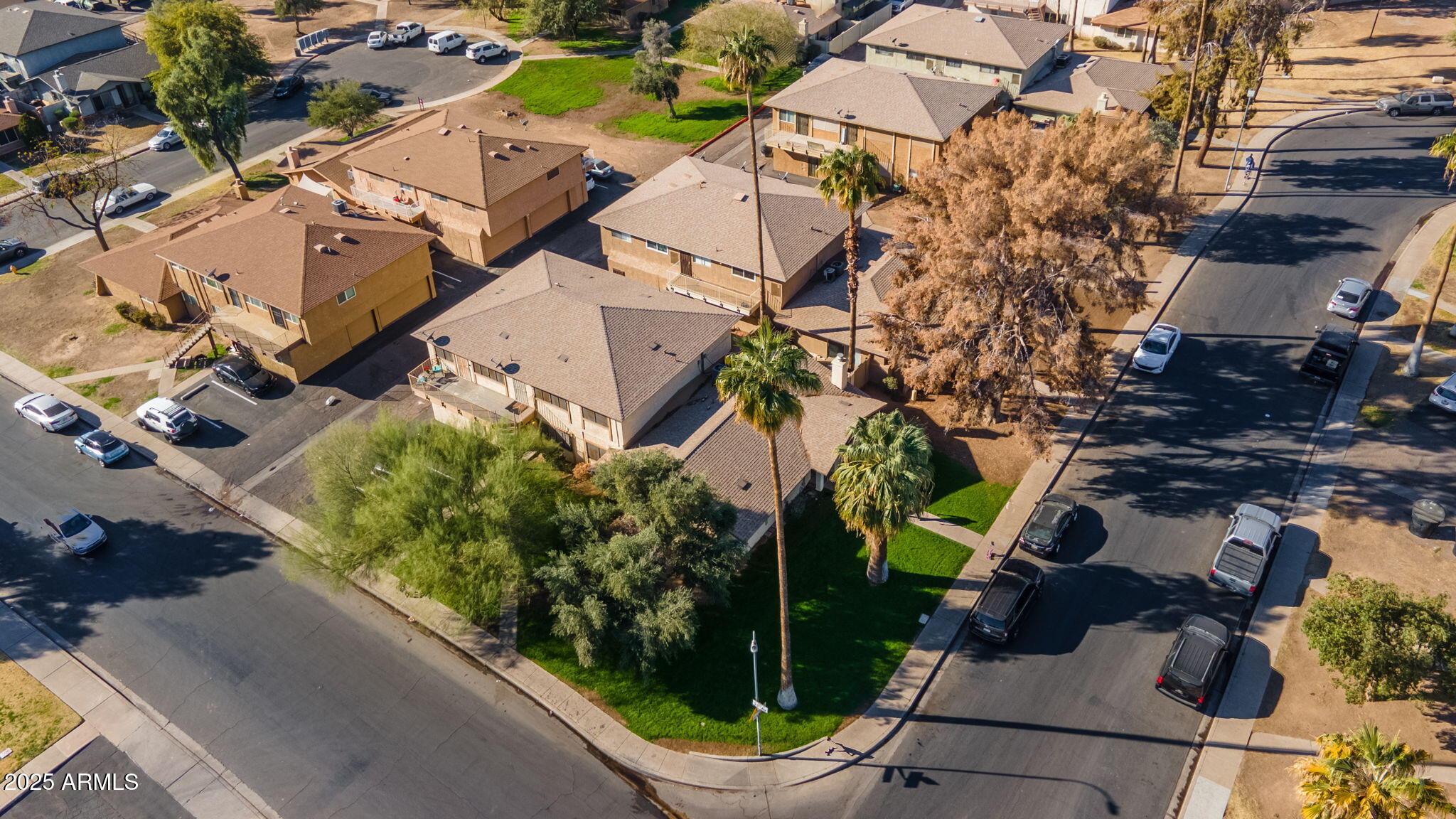 3301 W HARMONT Drive