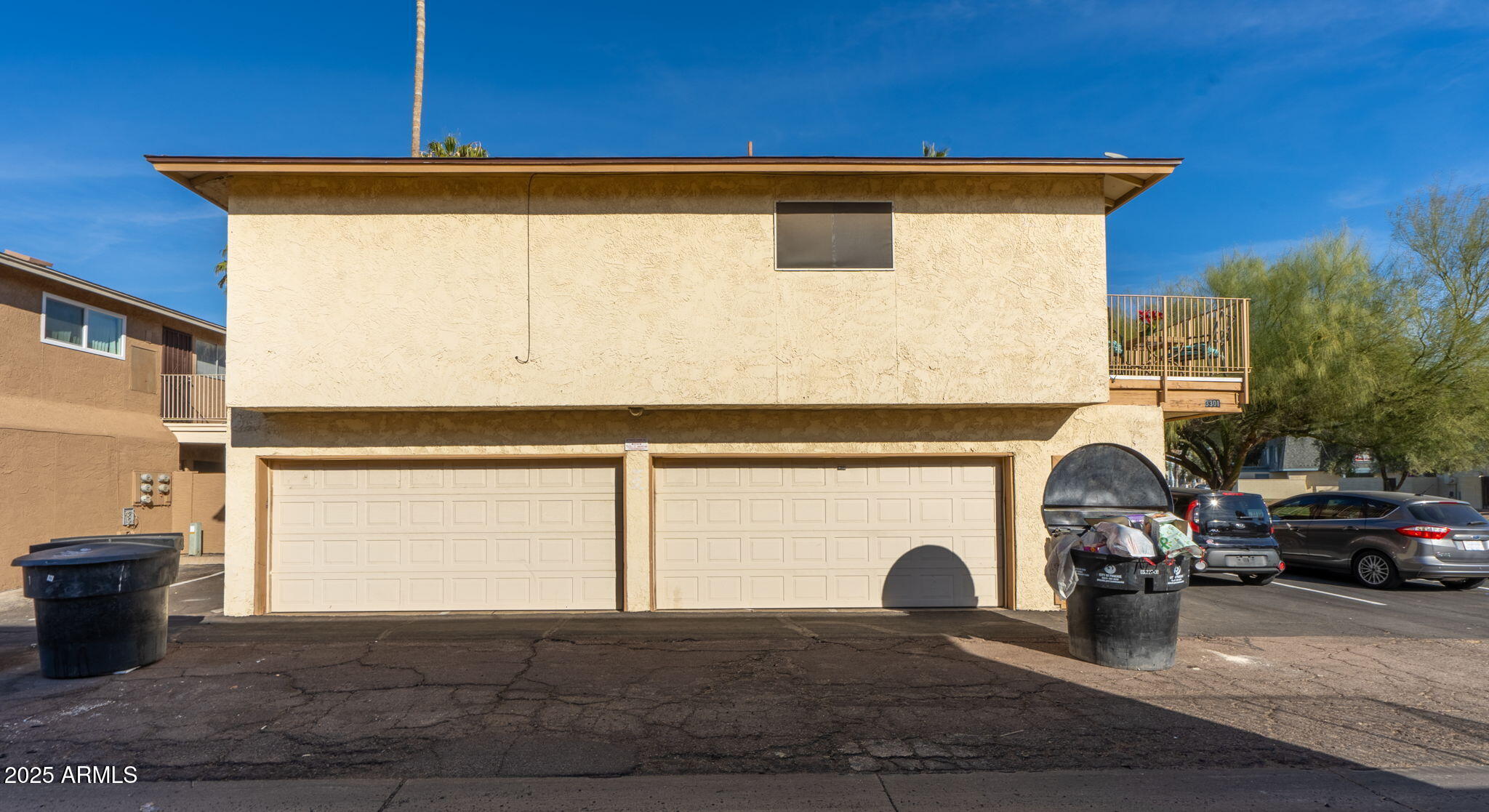 3301 W HARMONT Drive