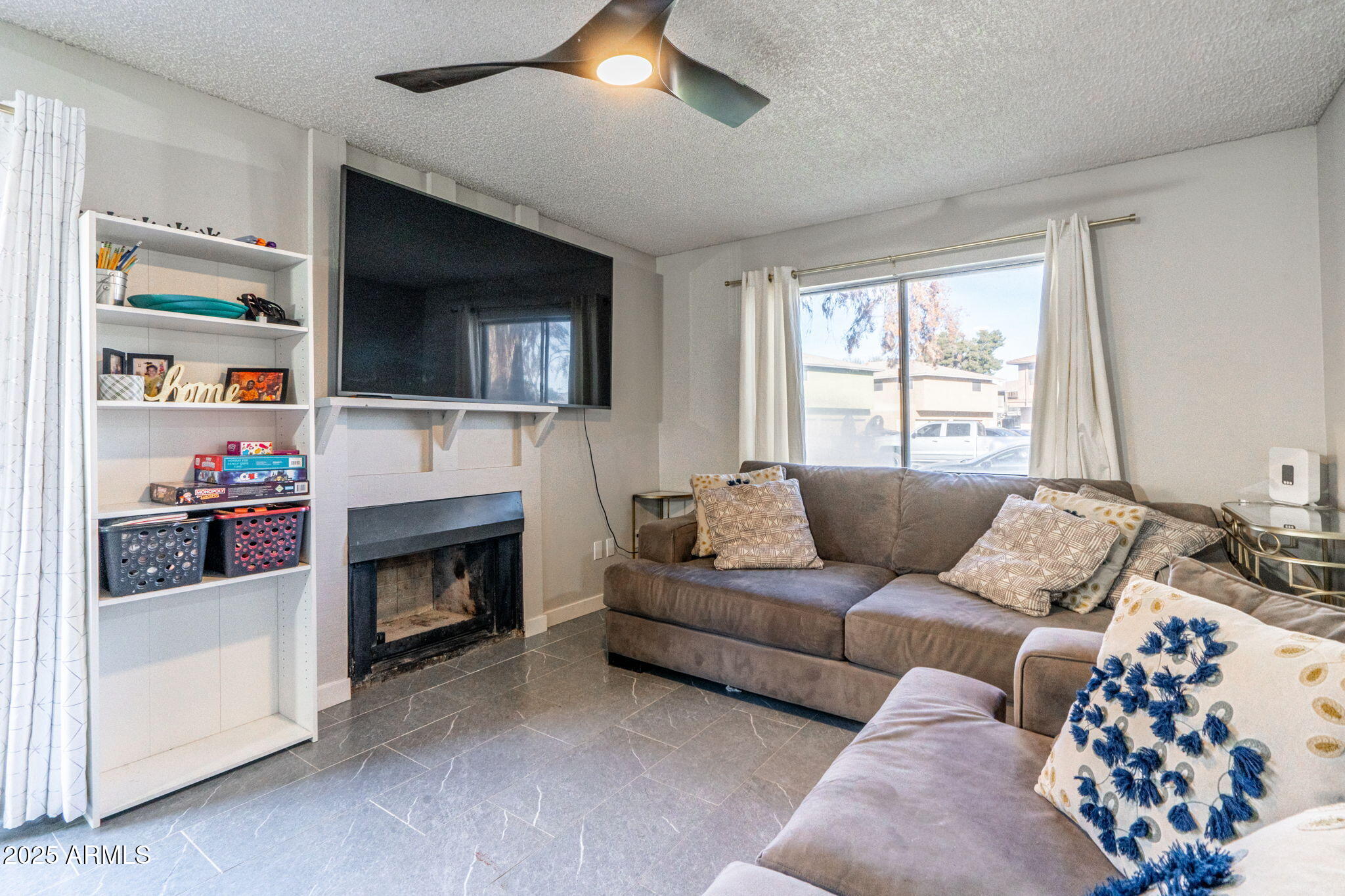 3301 W HARMONT Drive