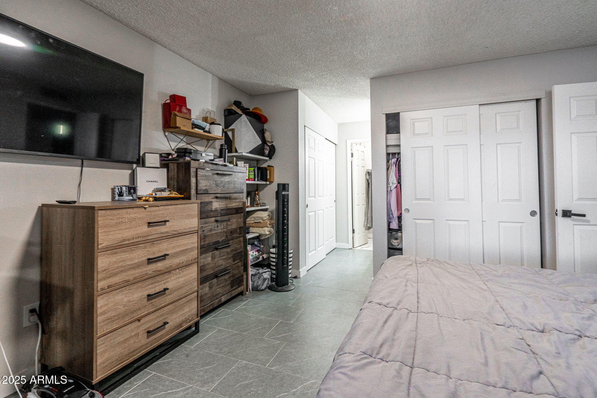 3301 W HARMONT Drive