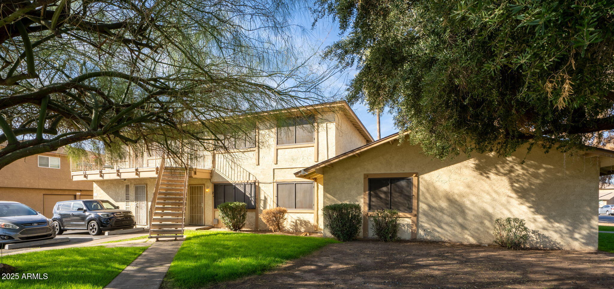 3301 W HARMONT Drive