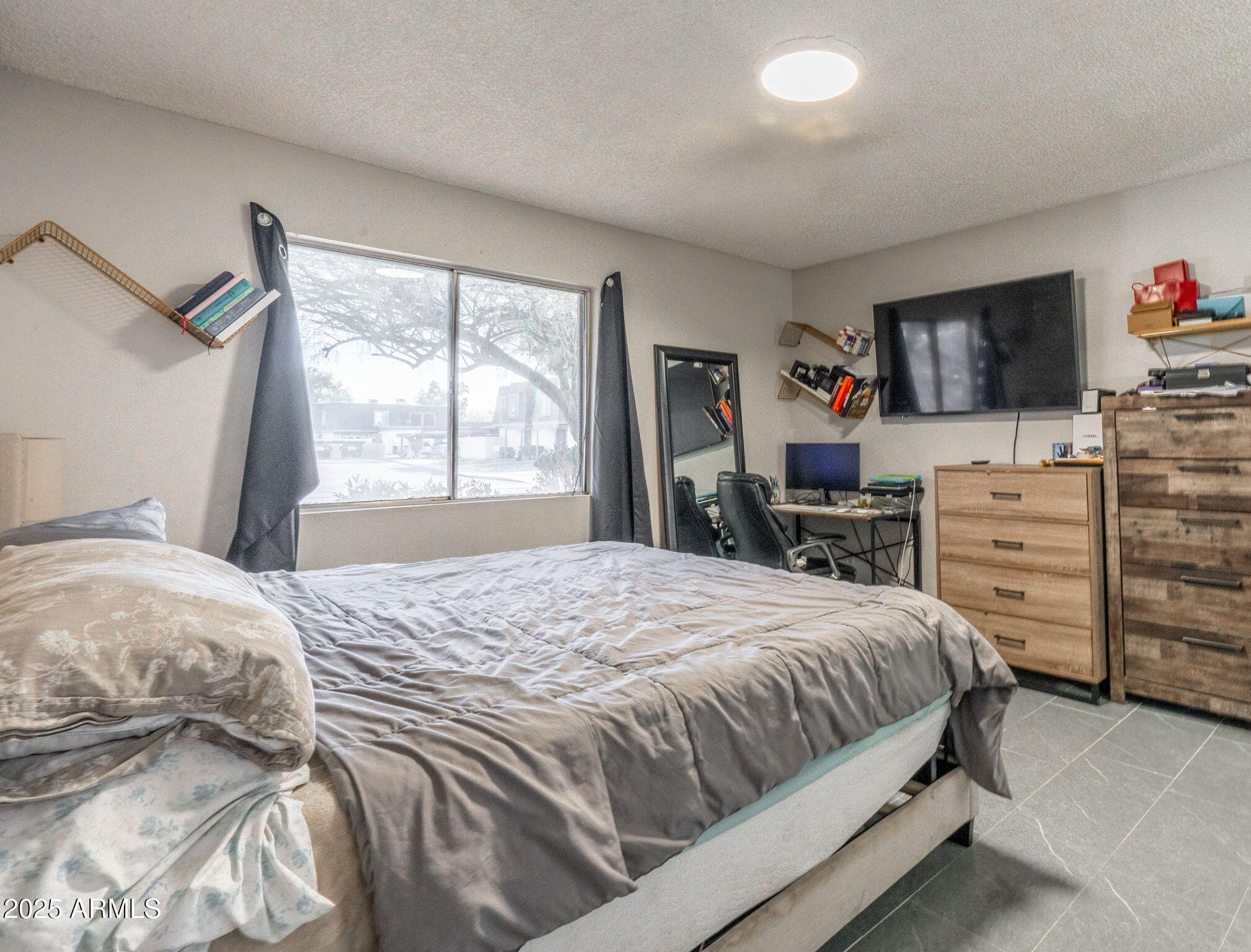 3301 W HARMONT Drive