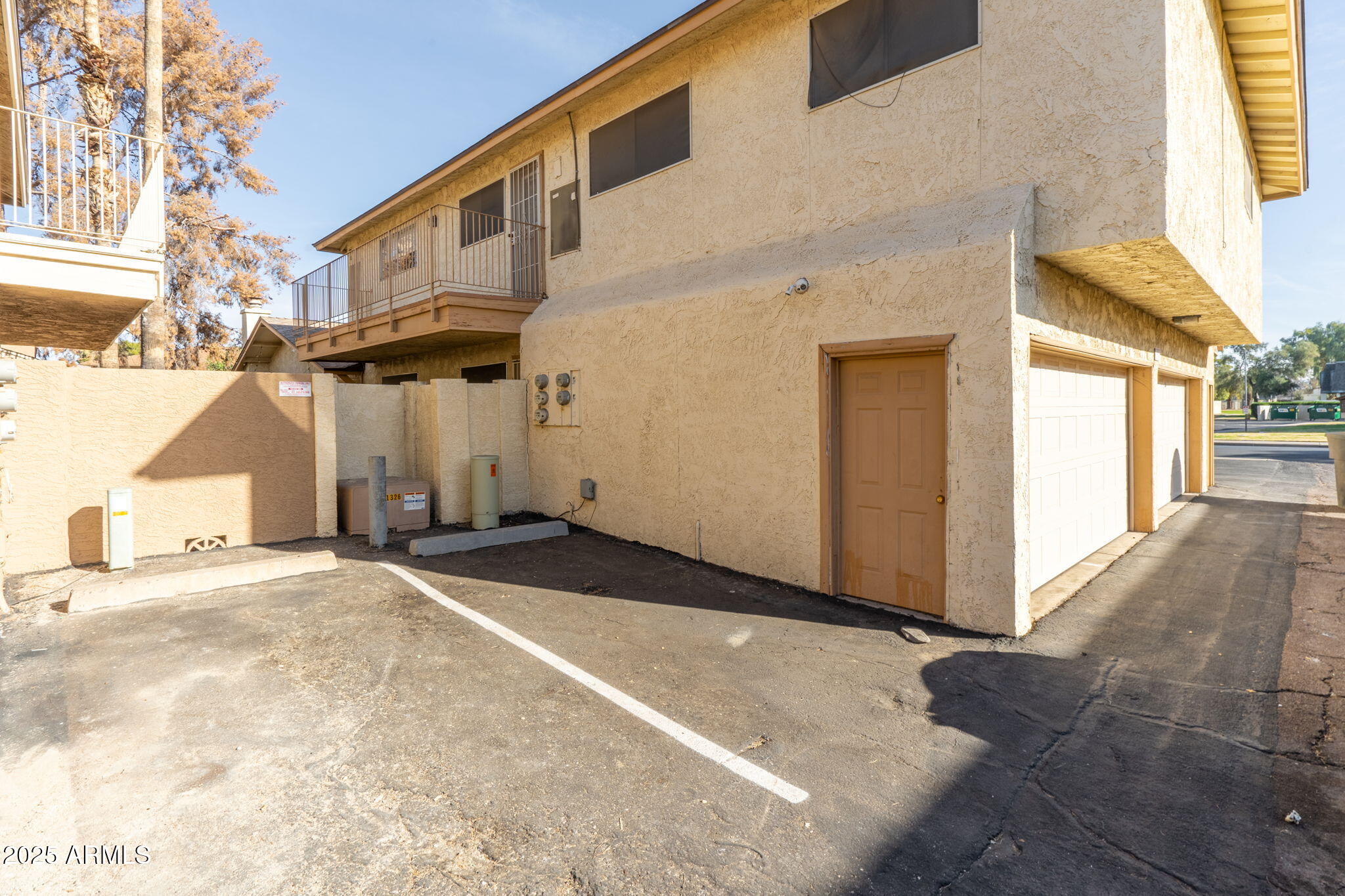 3301 W HARMONT Drive