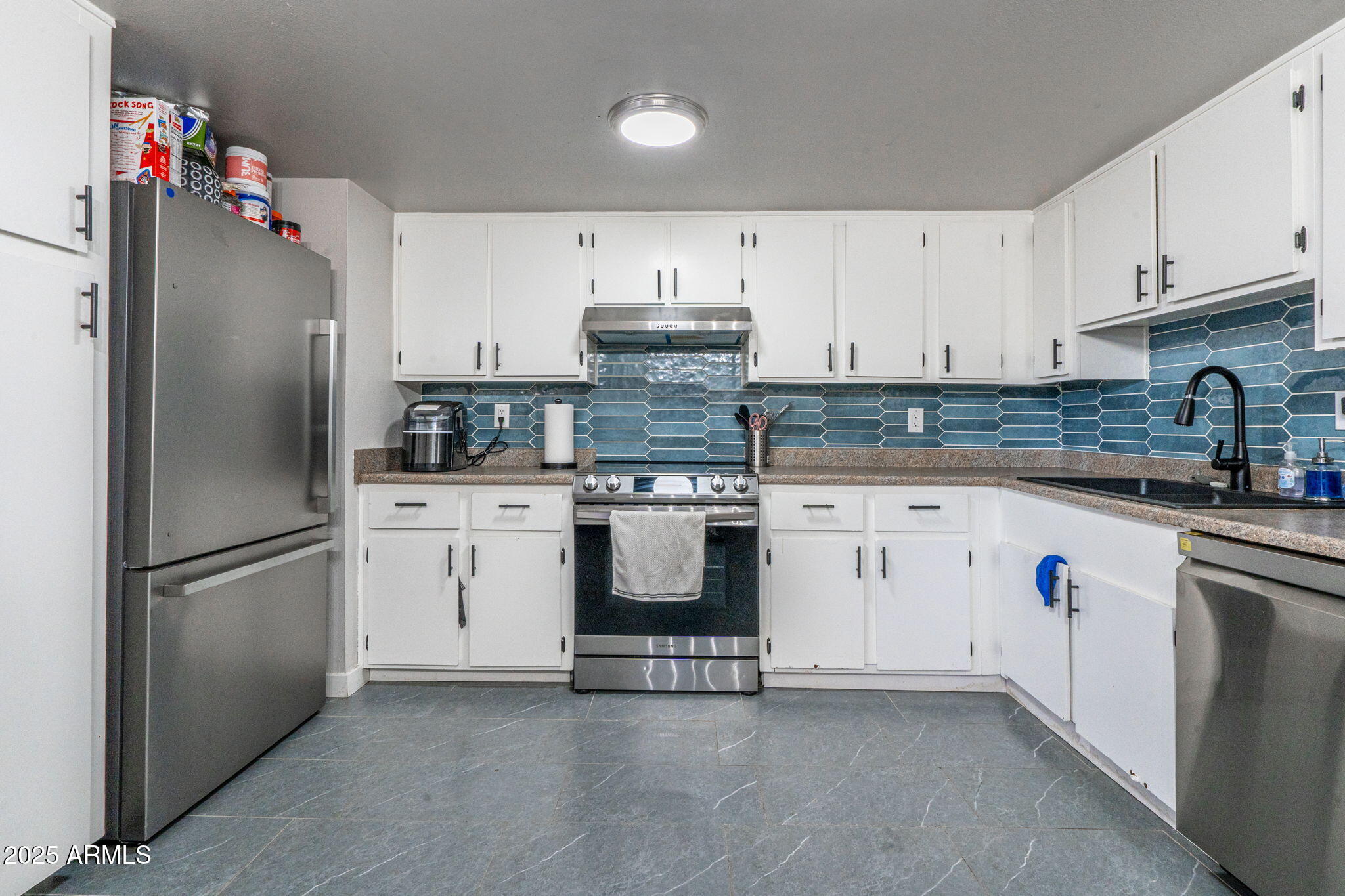 3301 W HARMONT Drive