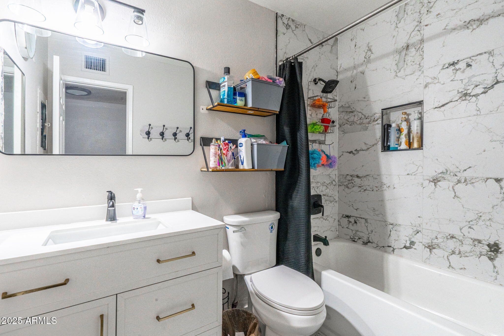 3301 W HARMONT Drive