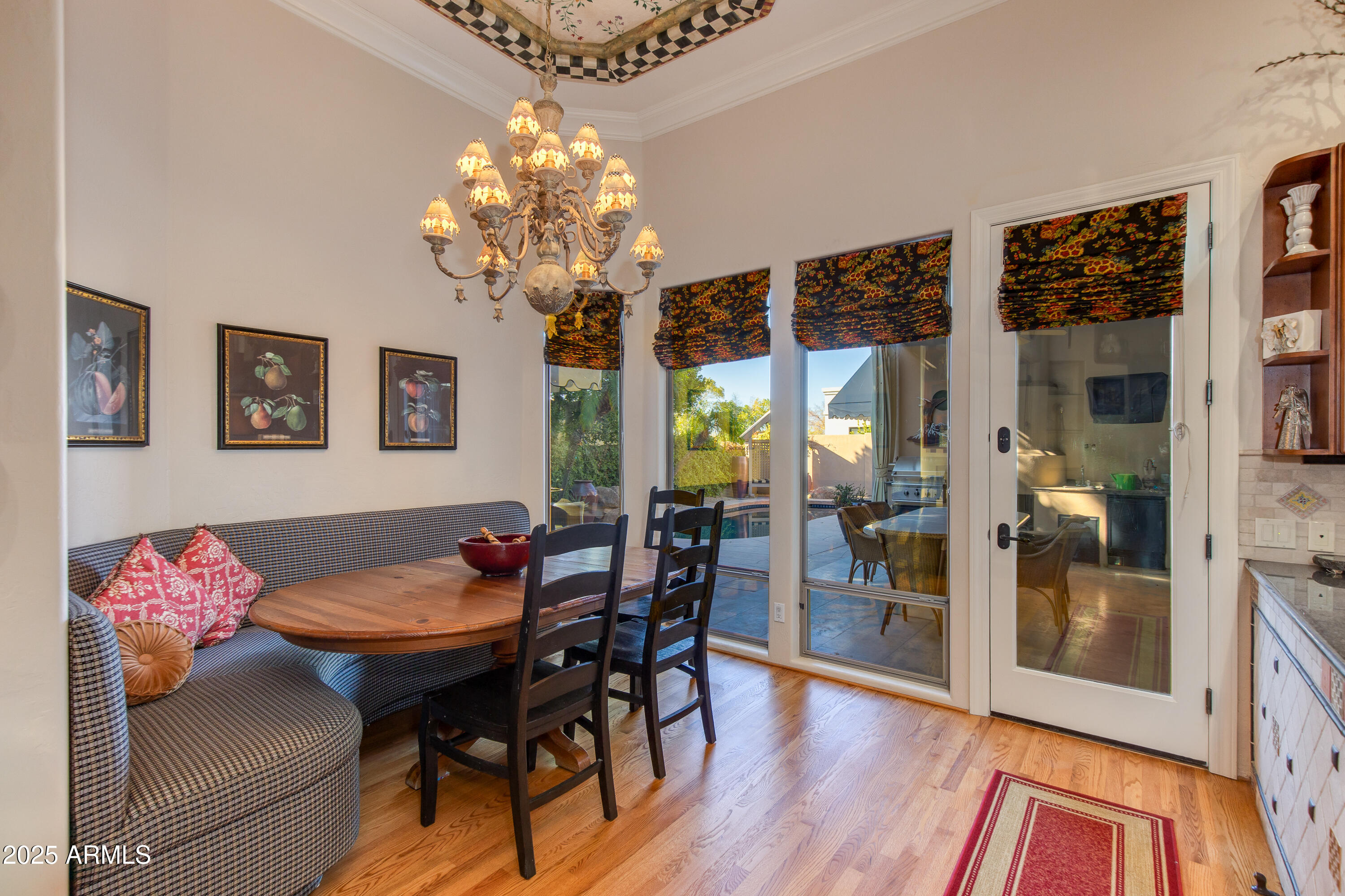 3137 E MARYLAND Avenue