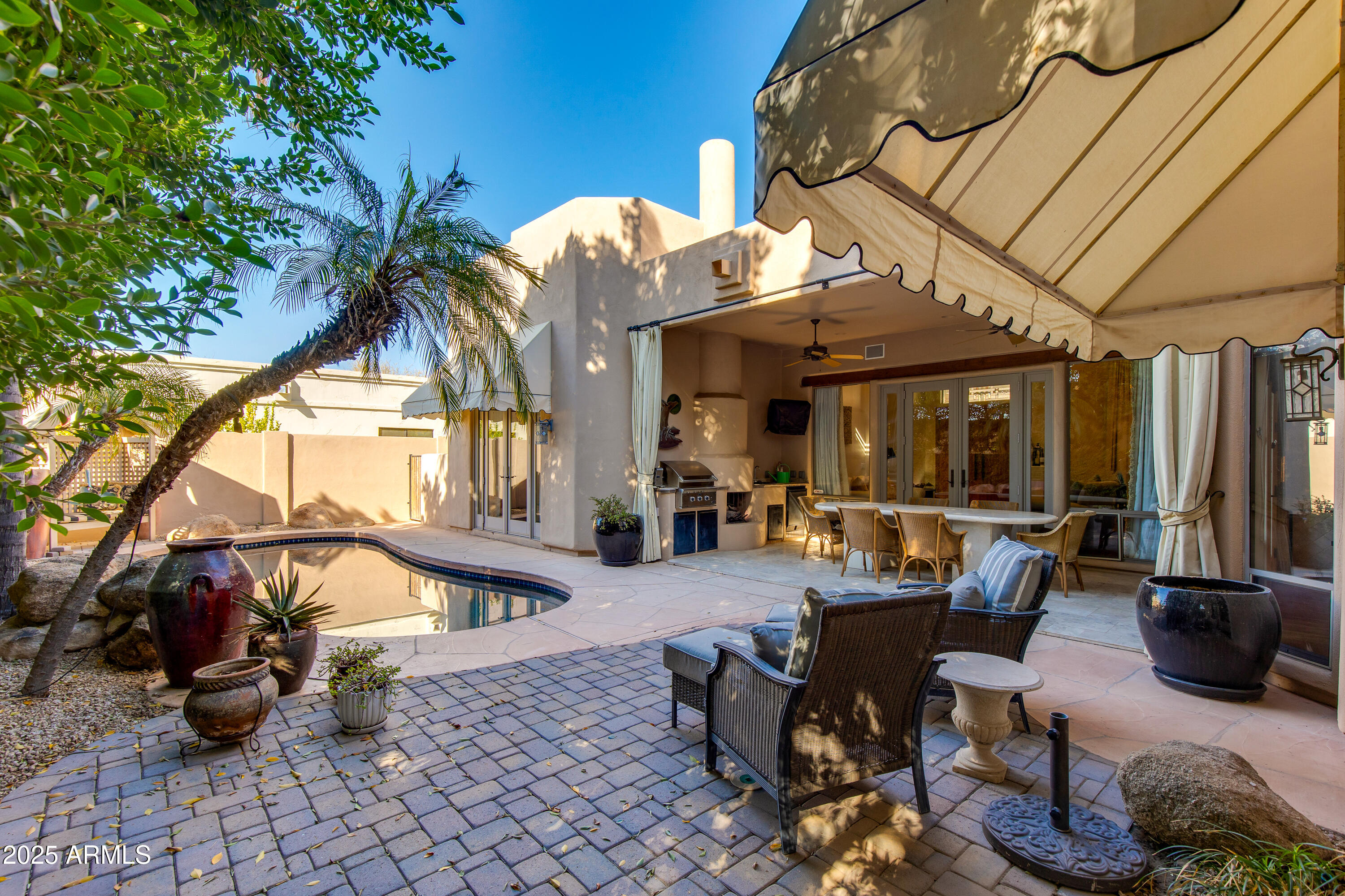 3137 E MARYLAND Avenue