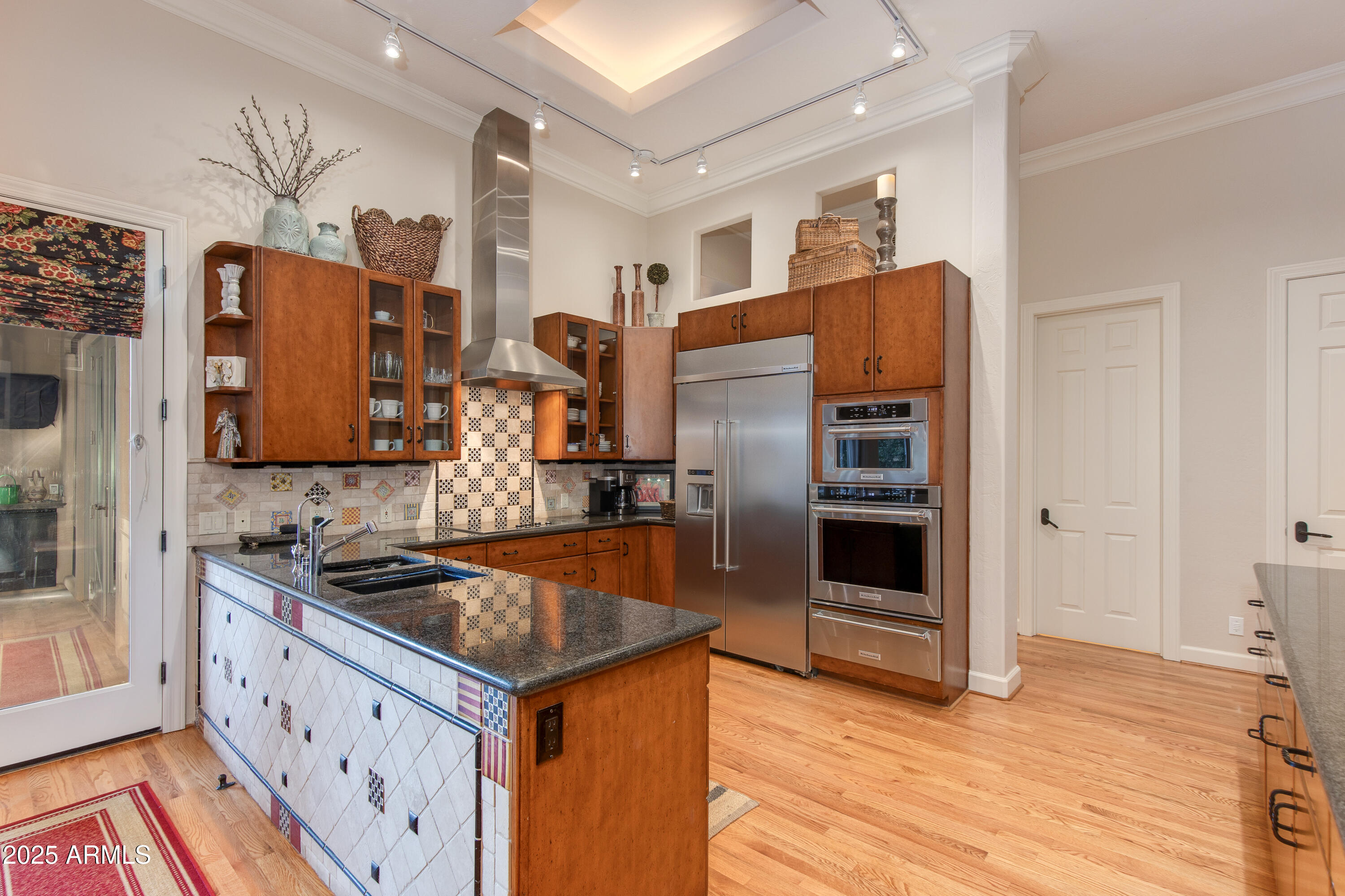 3137 E MARYLAND Avenue