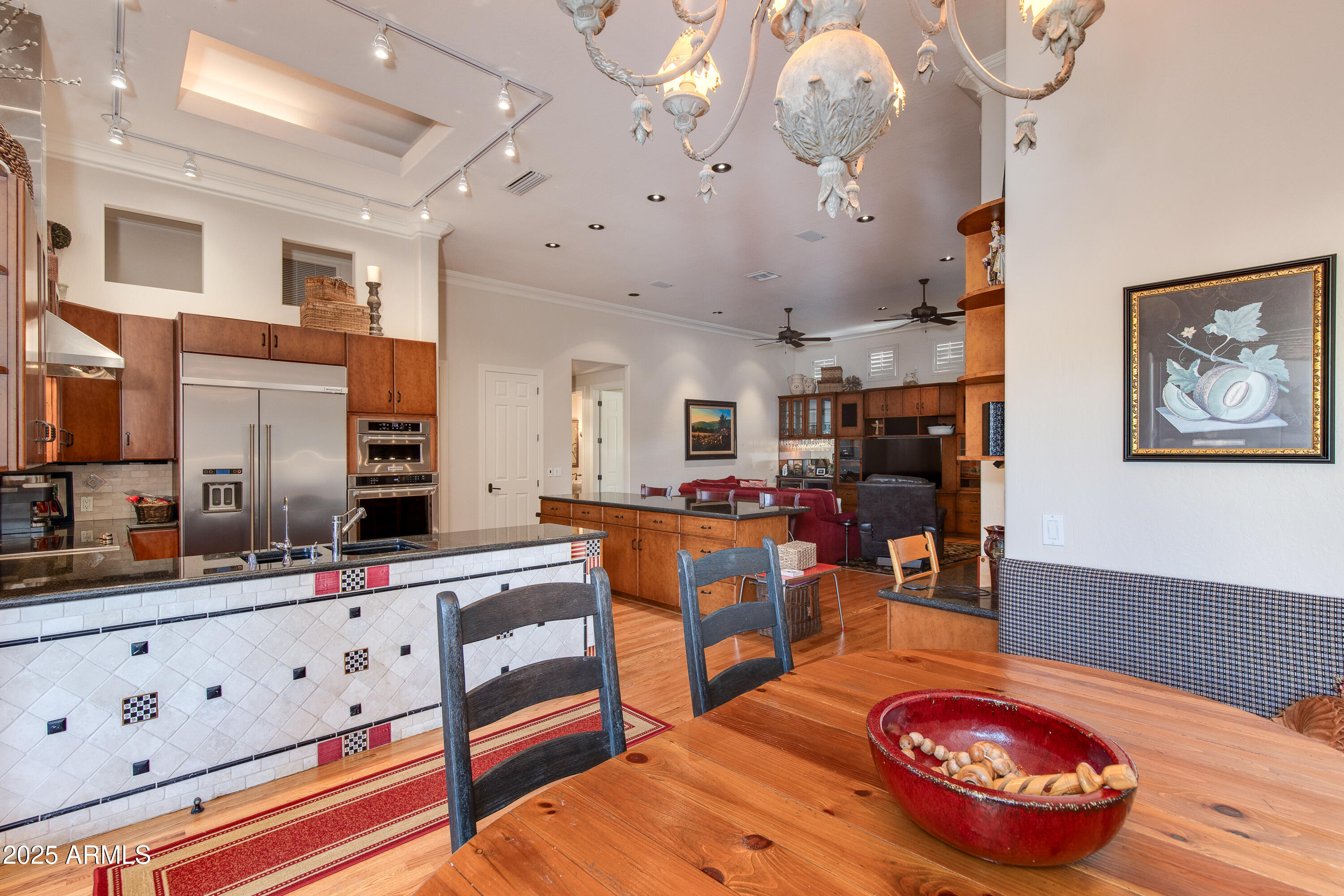 3137 E MARYLAND Avenue