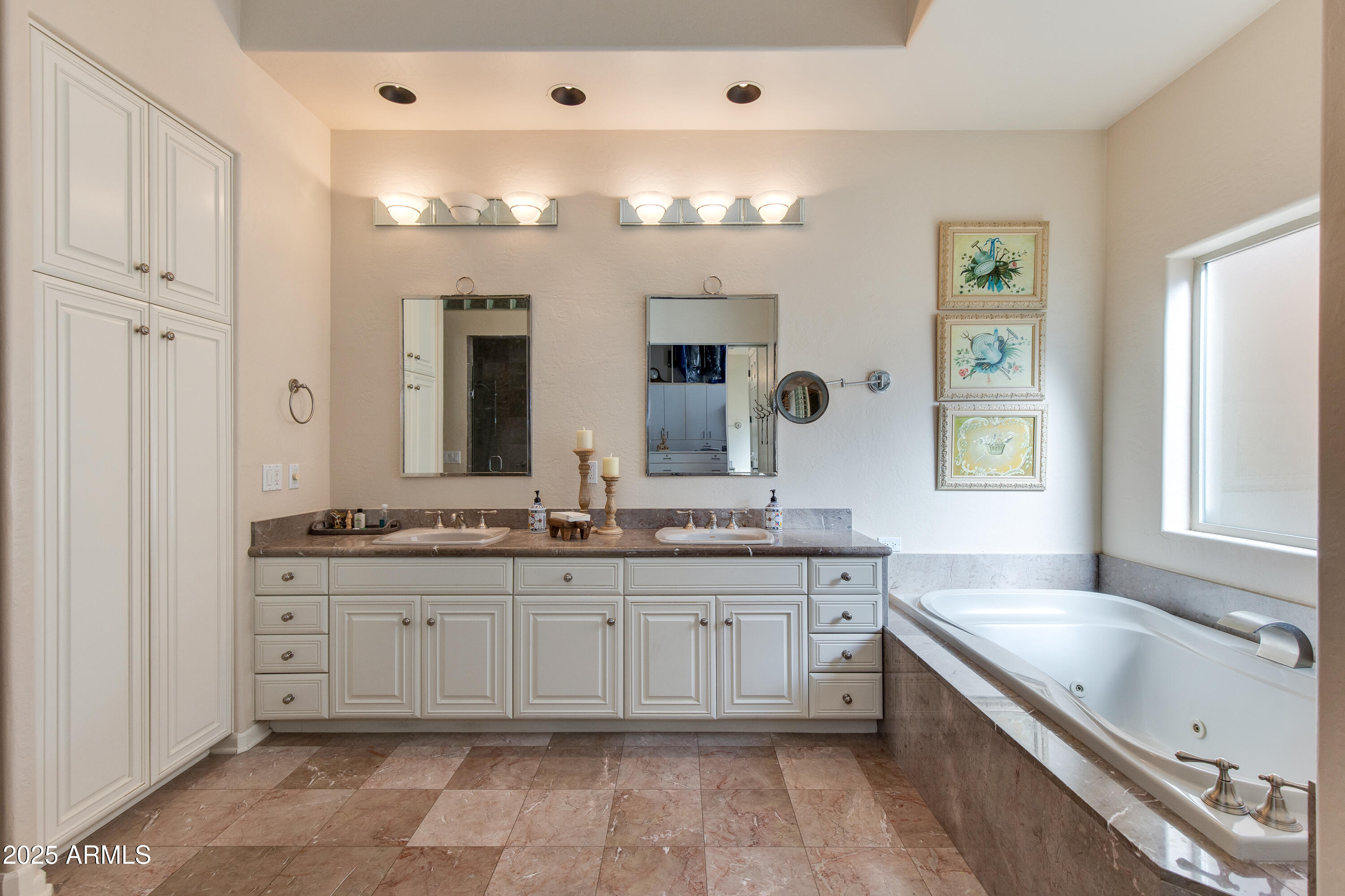 3137 E MARYLAND Avenue