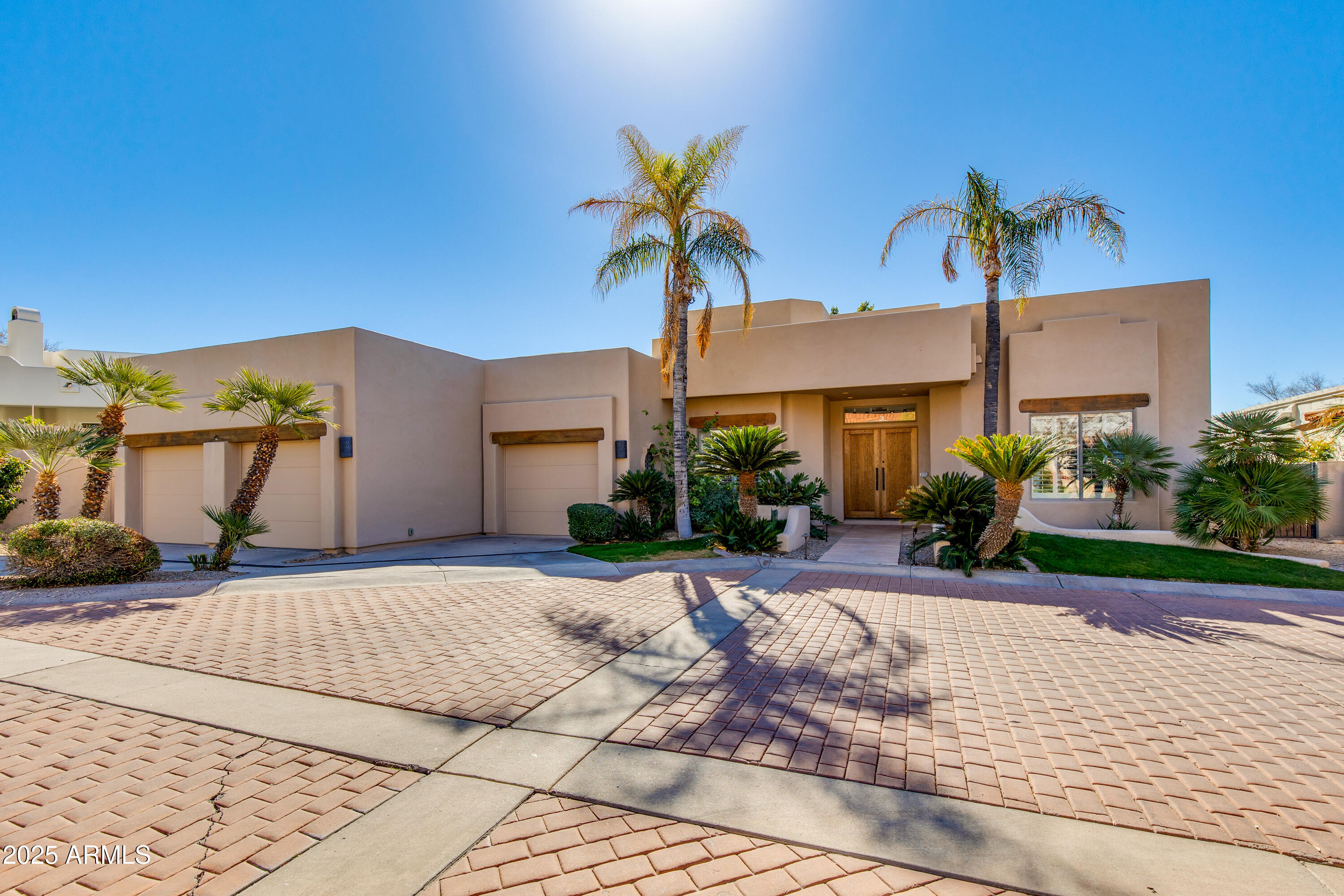 3137 E MARYLAND Avenue