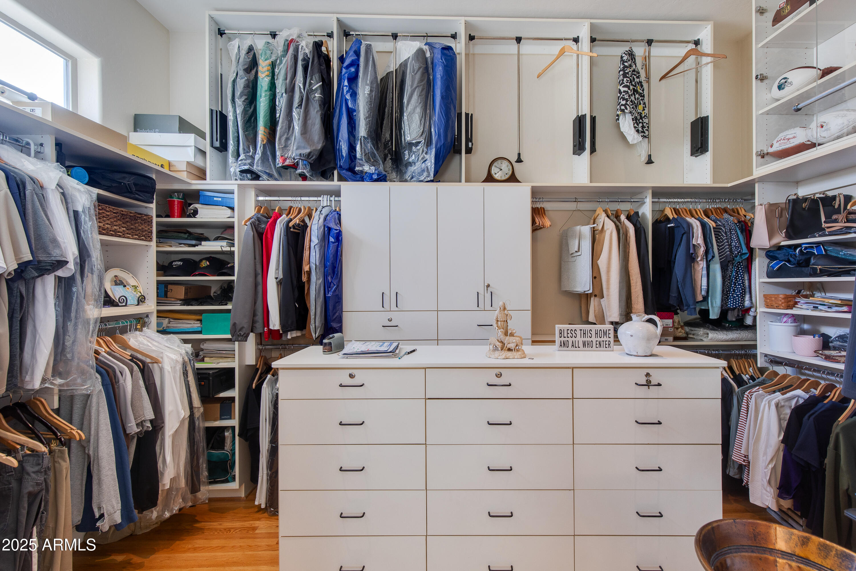 3137 E MARYLAND Avenue