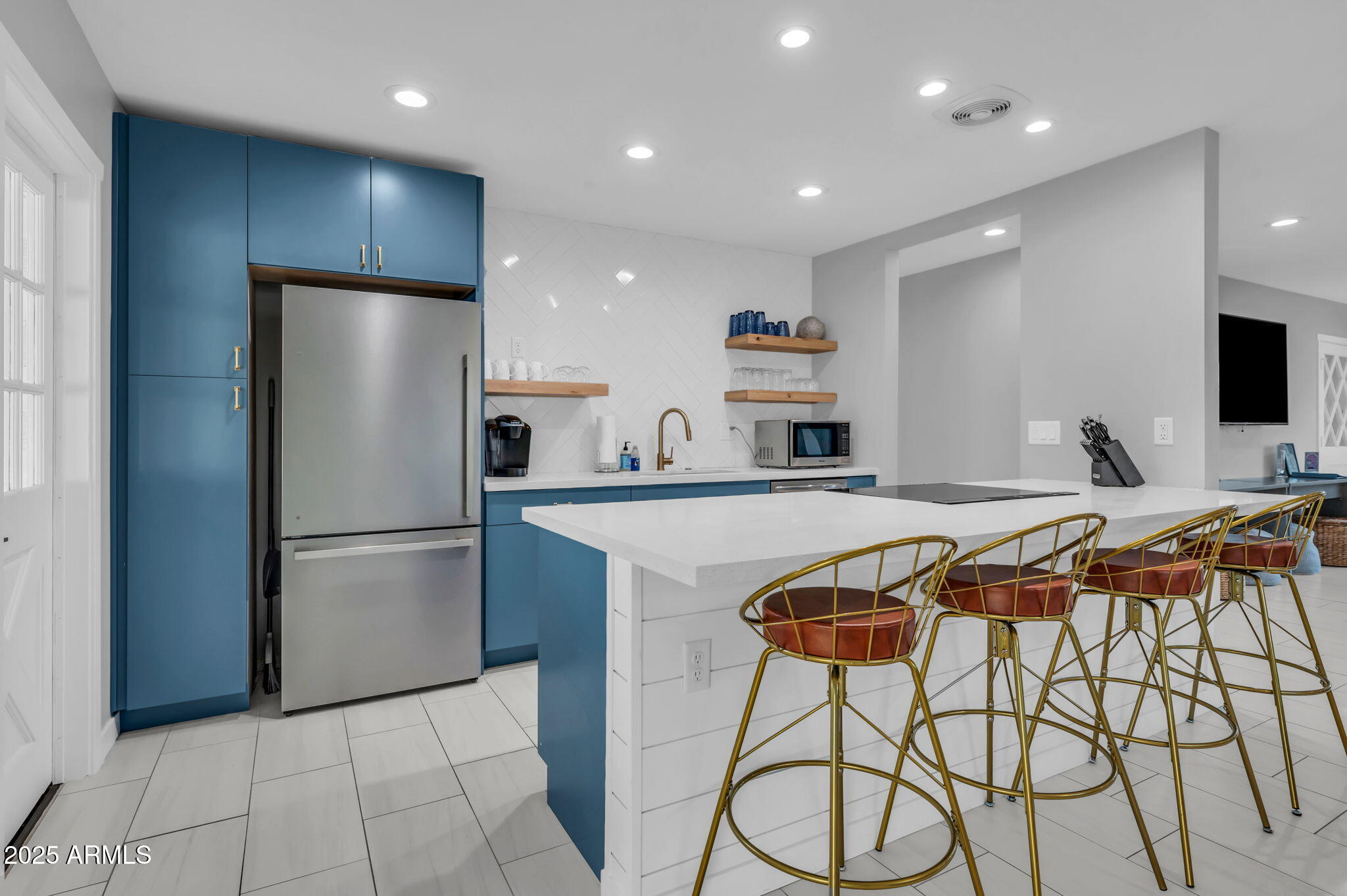 8243 E MONTECITO Avenue