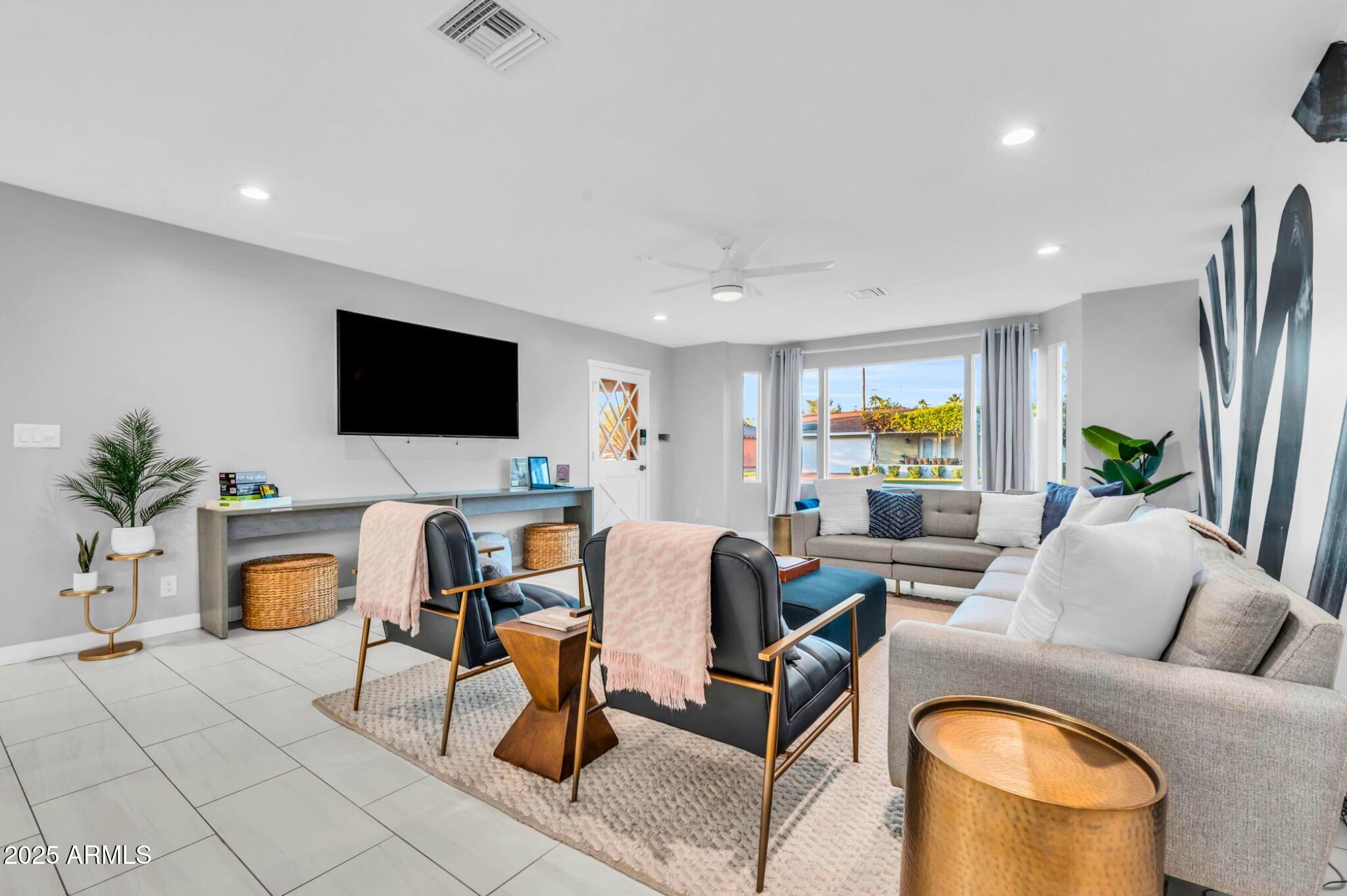 8243 E MONTECITO Avenue