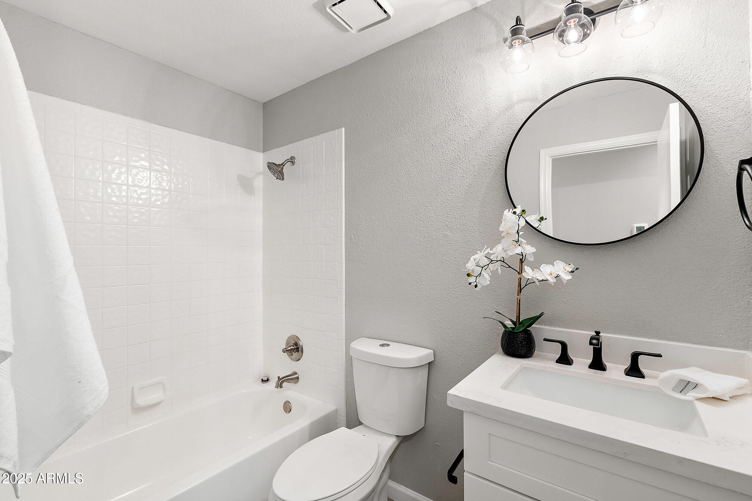 7108 W CORRINE Drive