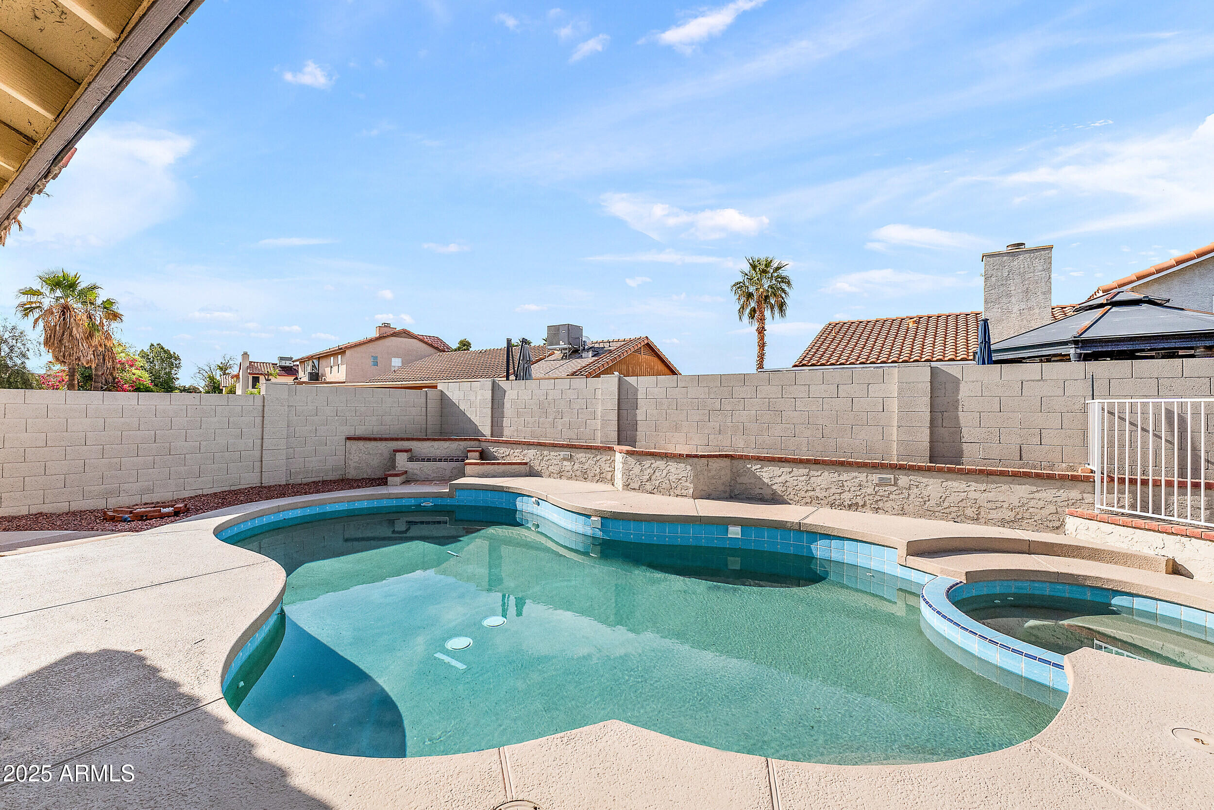 7108 W CORRINE Drive