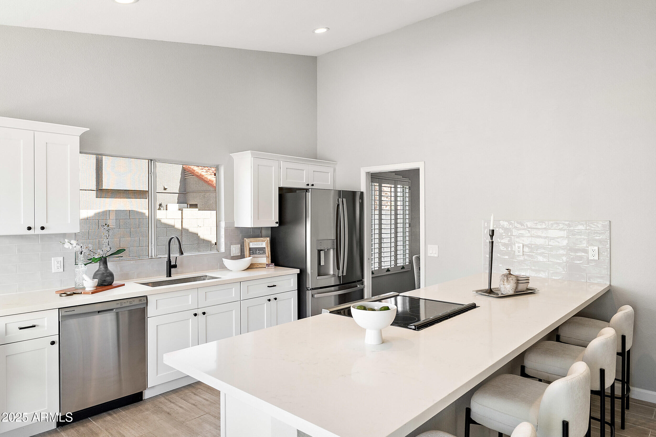 7108 W CORRINE Drive