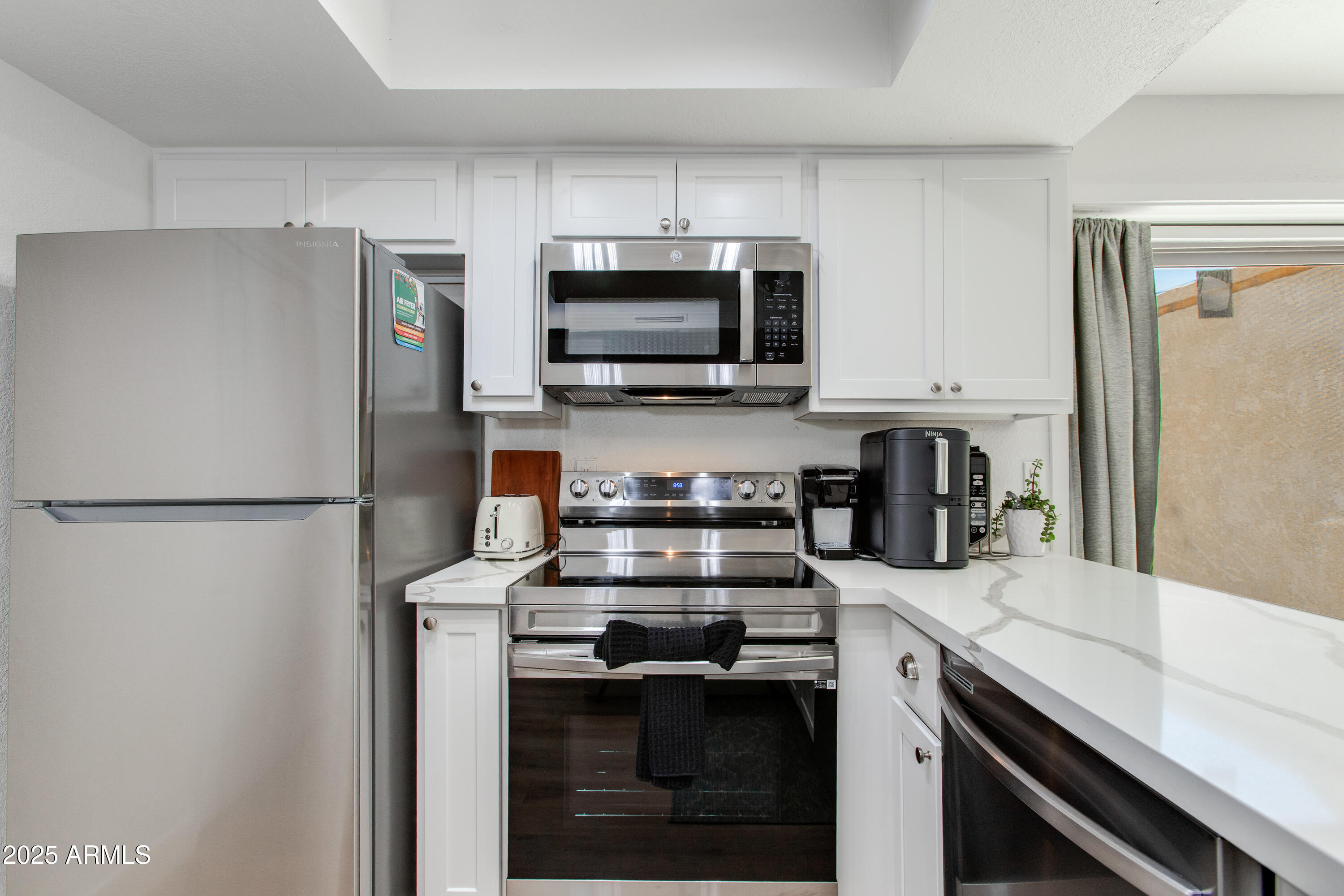 2021 E OSBORN Road 9