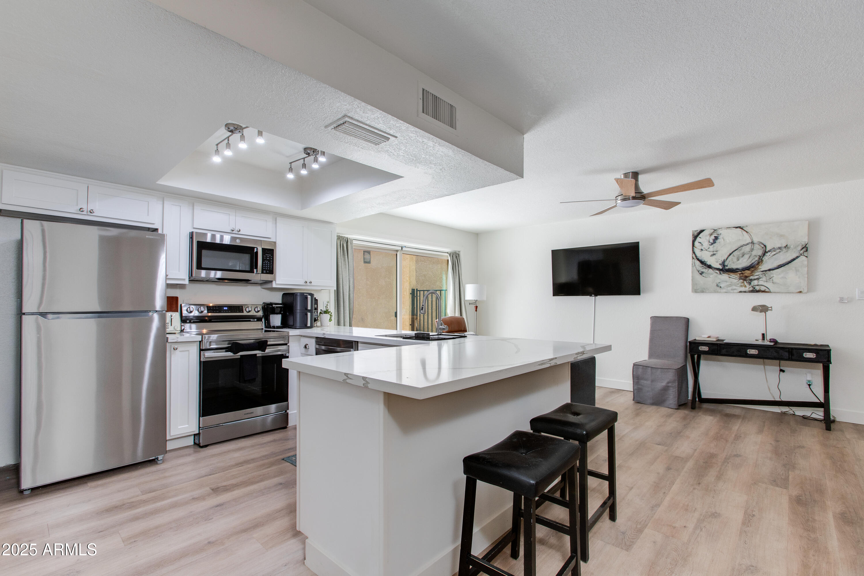 2021 E OSBORN Road 9