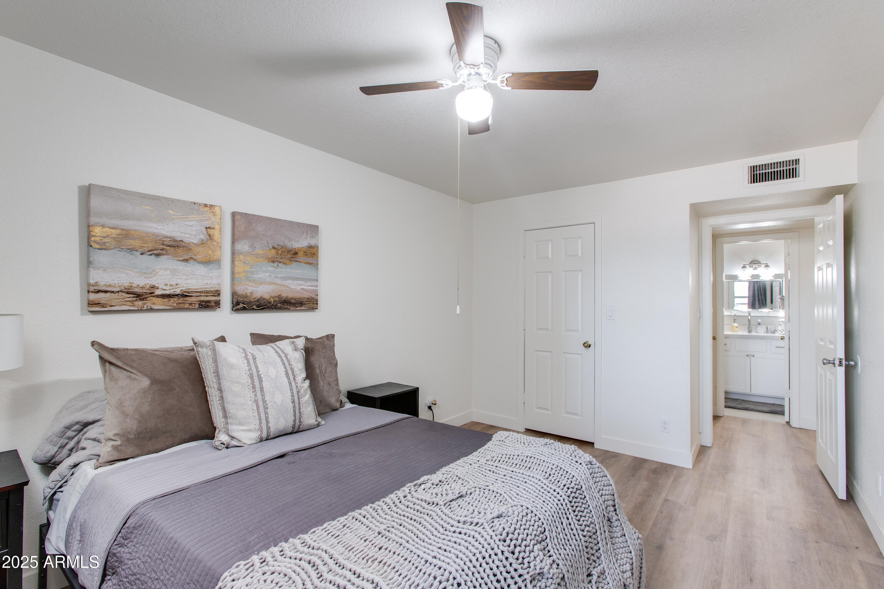 2021 E OSBORN Road 9