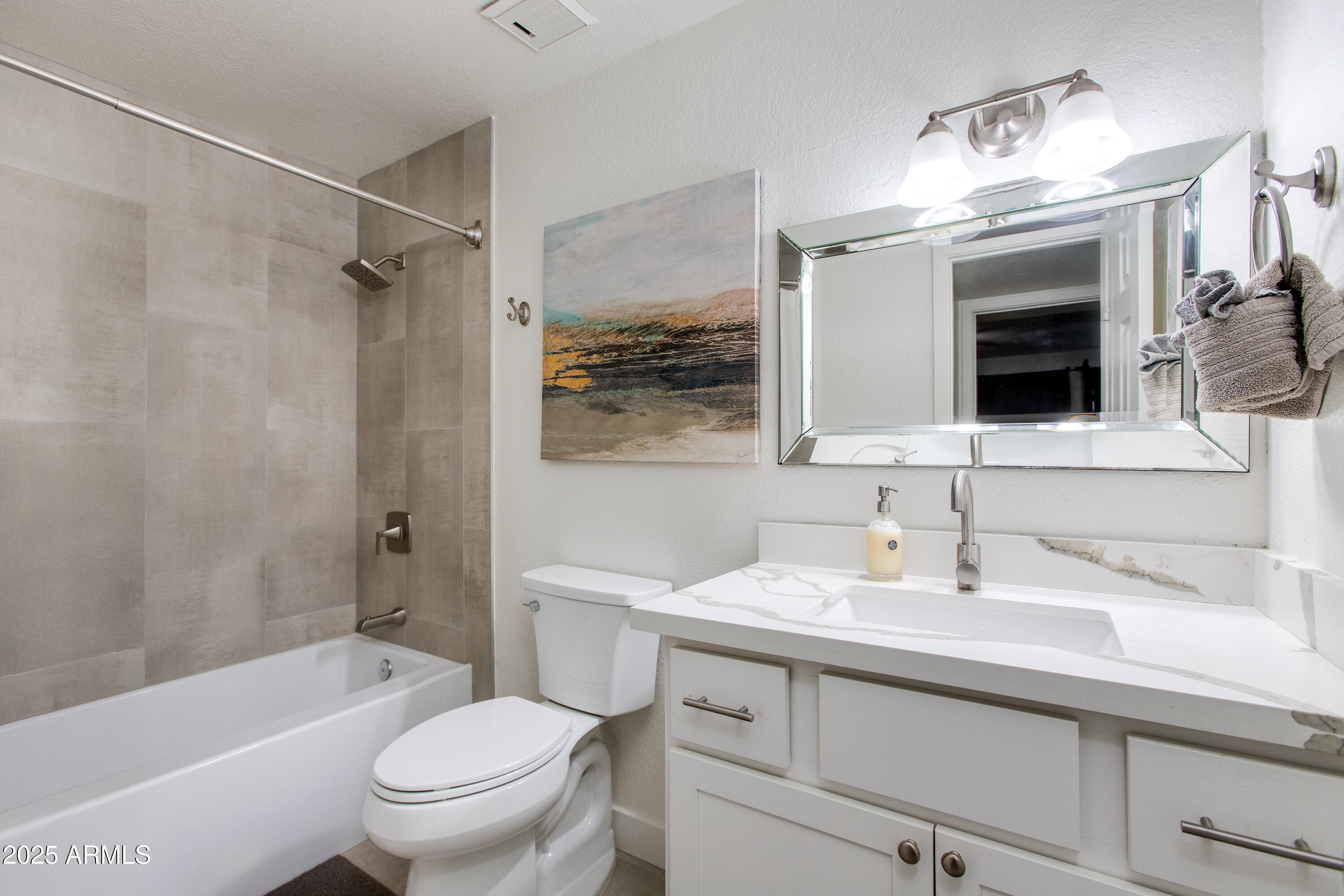 2021 E OSBORN Road 9